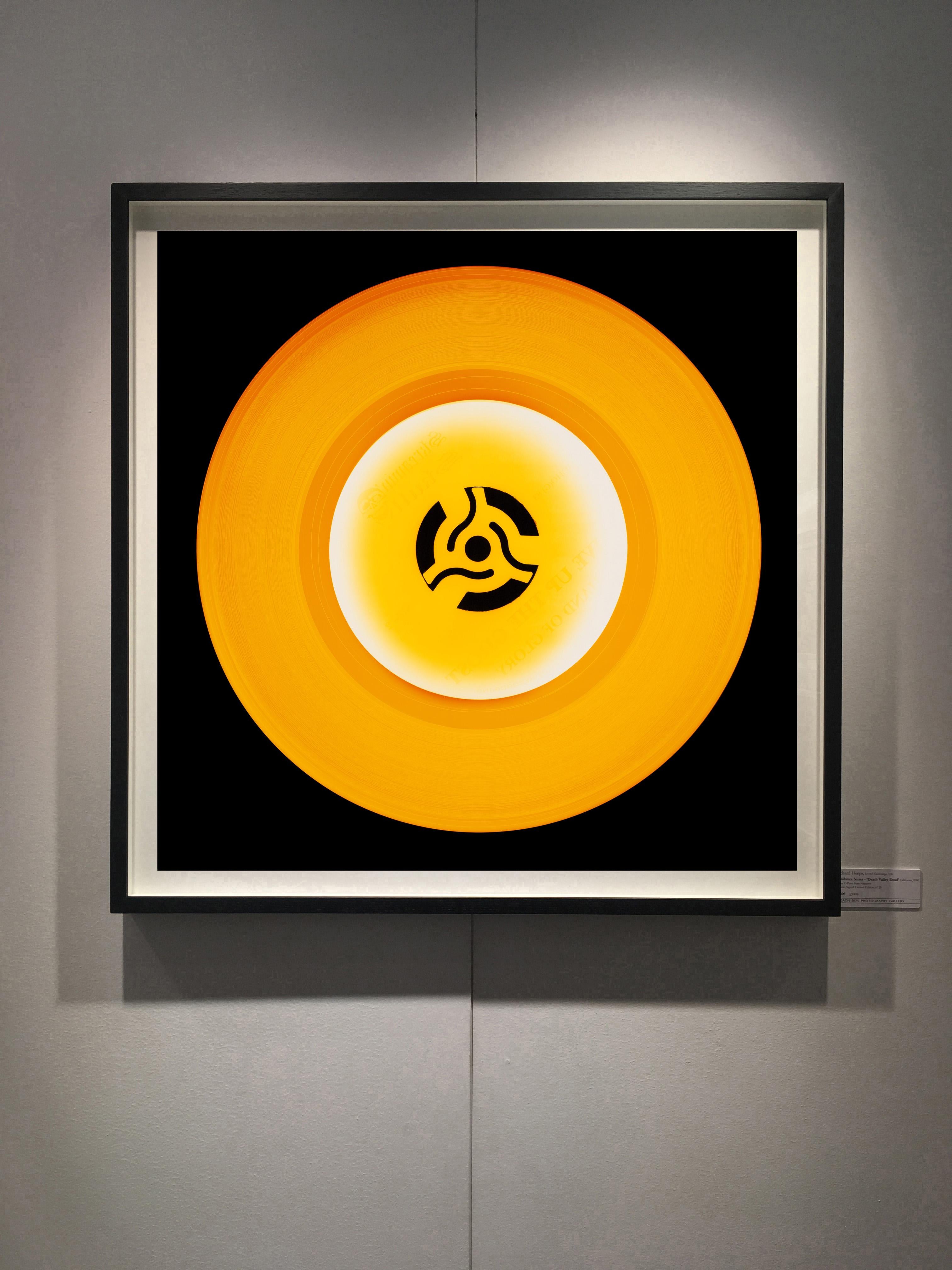 Colección de Vinilos, Grabación Amarilla - Conceptual, Pop Art, Fotografía en color - Photograph de Heidler & Heeps