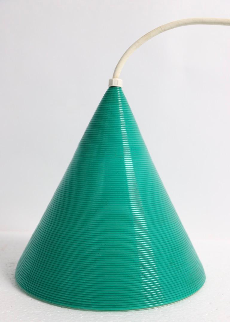 Heifetz Rotoflex Grüne Kegelförmige Pendelleuchte von Moe Lighting (Moderne der Mitte des Jahrhunderts) im Angebot