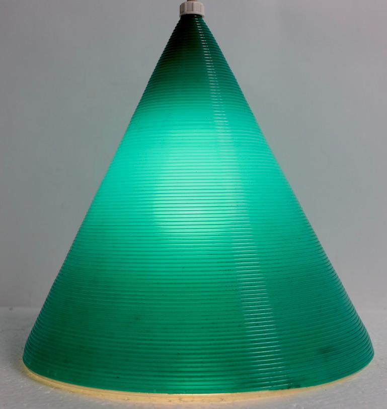 Heifetz Rotoflex Grüne Kegelförmige Pendelleuchte von Moe Lighting (Kunststoff) im Angebot