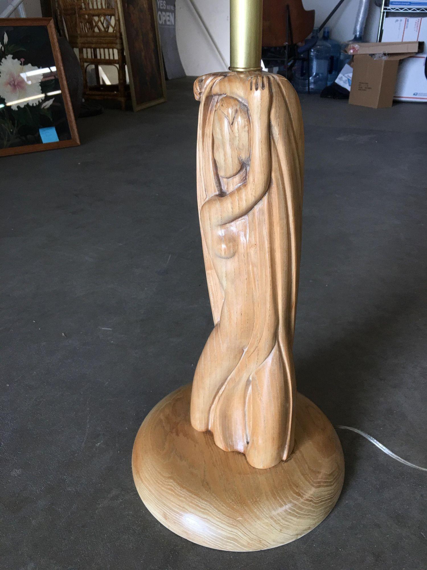 Bois Lampadaire torchère à buste féminin nu de style Heifetz sculpté à la main en vente