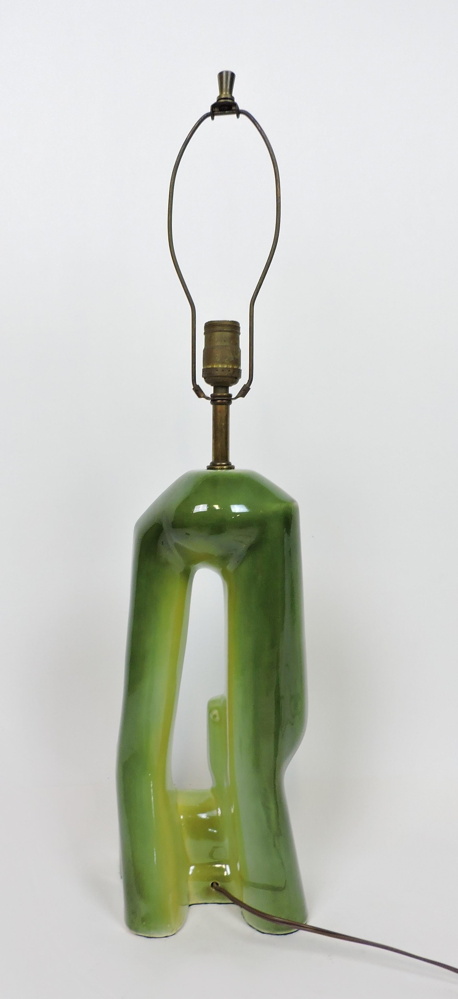 Heifetz Style Mid Century Modern Sculptural Ceramic Giraffe Table Lamp In Good Condition In Chesterfield, NJ