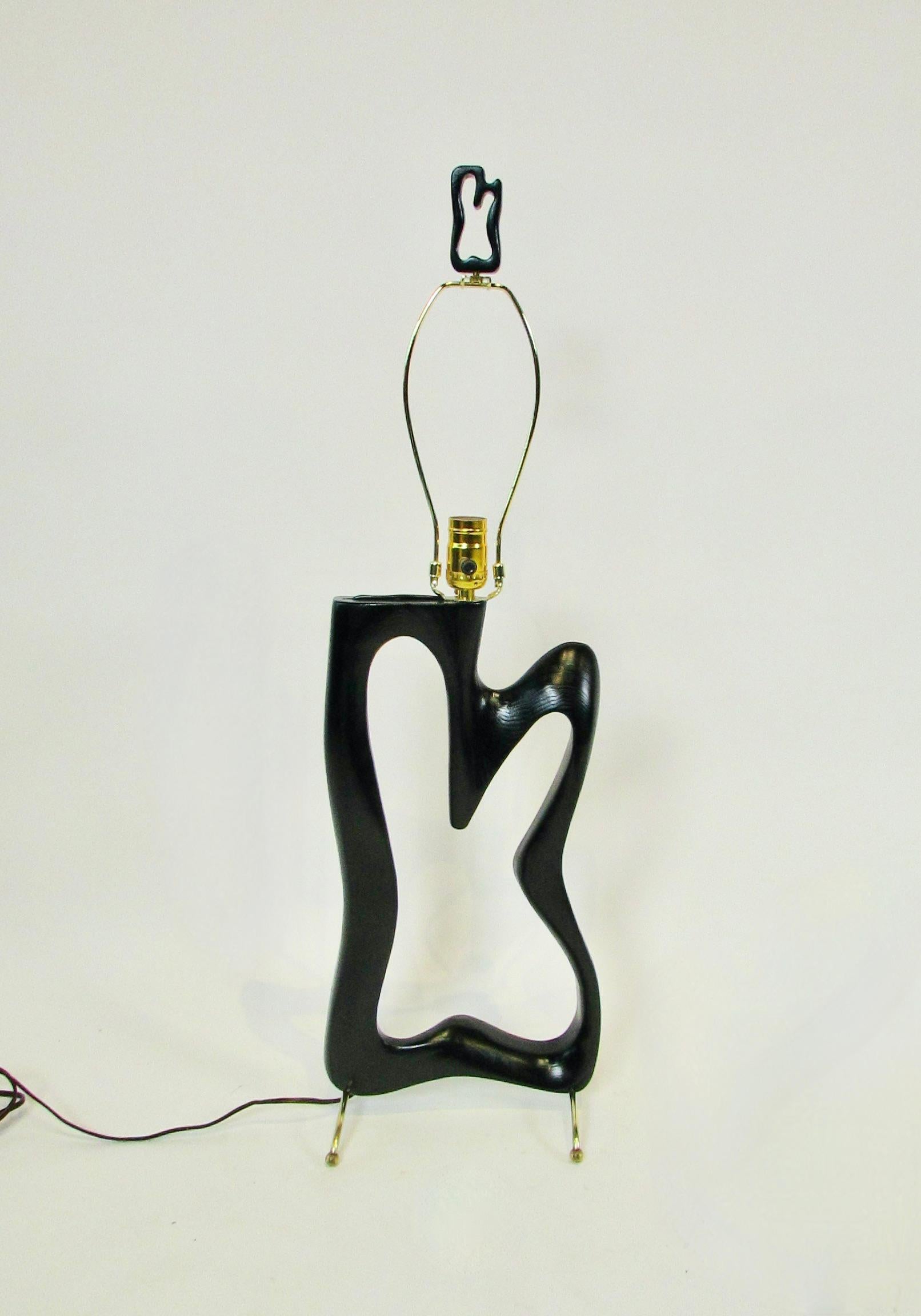 Heifetz Style Sculpted Organic Form Ebonized Ash Table Lamp on Brass Legs For Sale 3