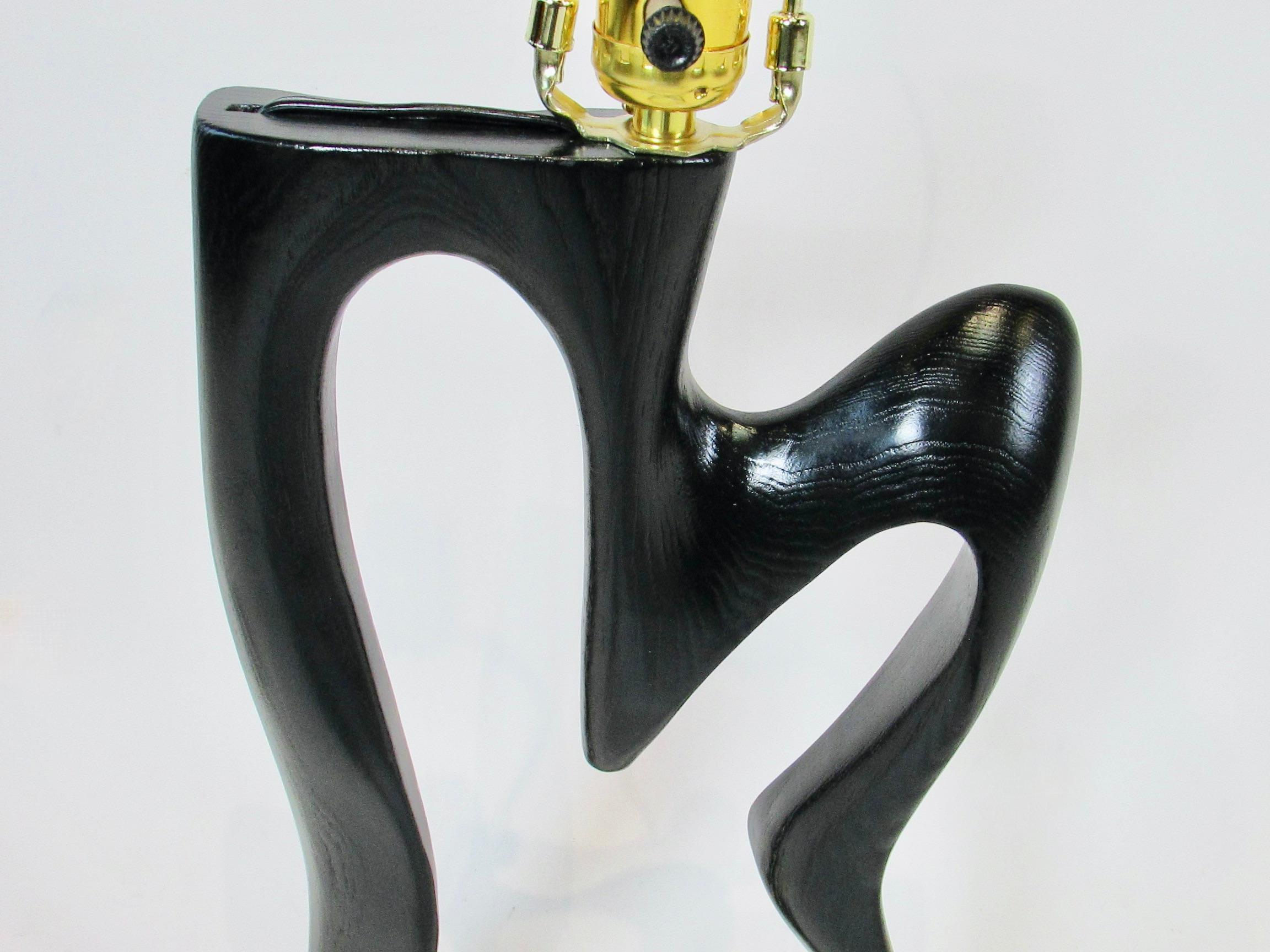 American Heifetz Style Sculpted Organic Form Ebonized Ash Table Lamp on Brass Legs For Sale