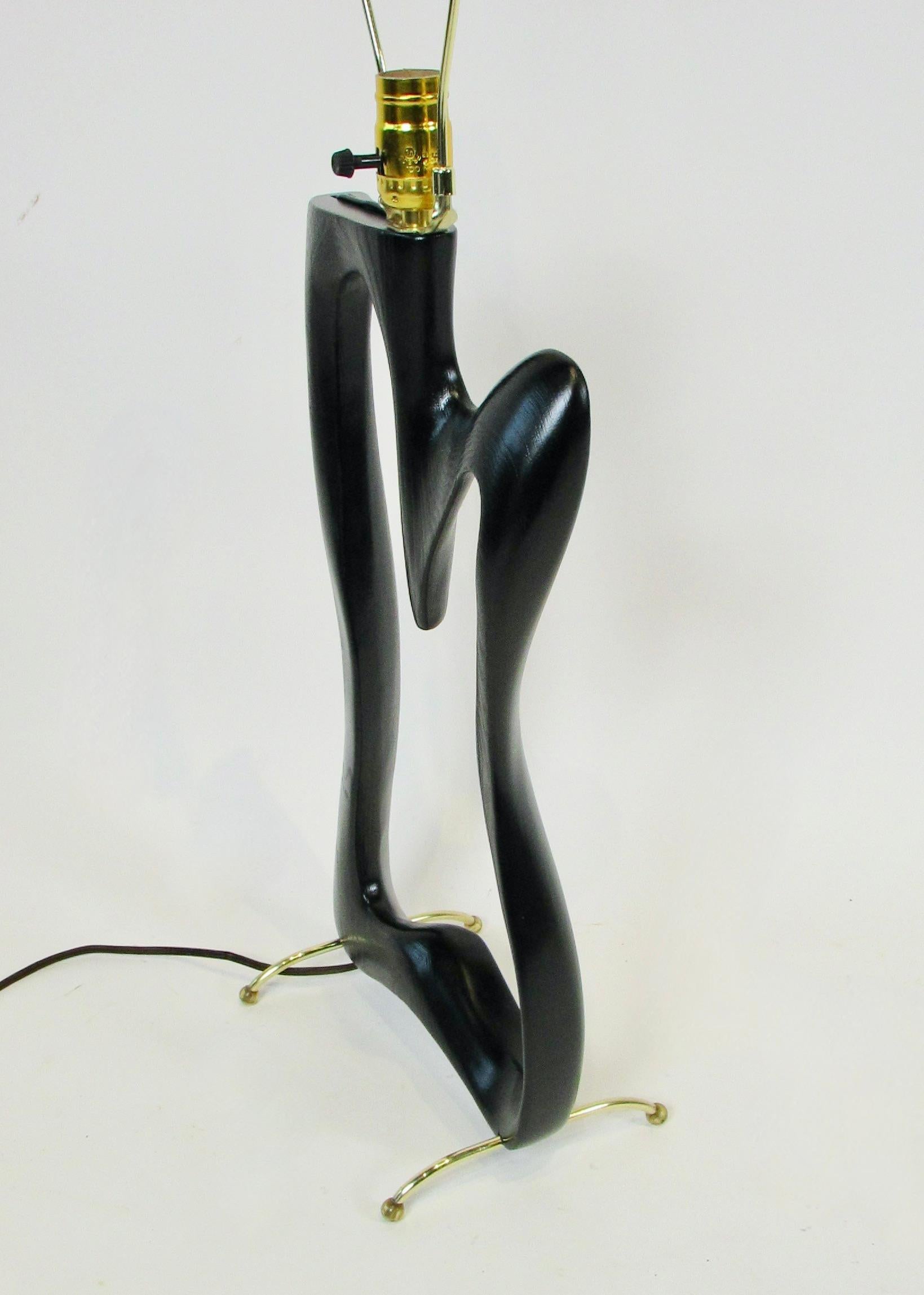 Polished Heifetz Style Sculpted Organic Form Ebonized Ash Table Lamp on Brass Legs For Sale