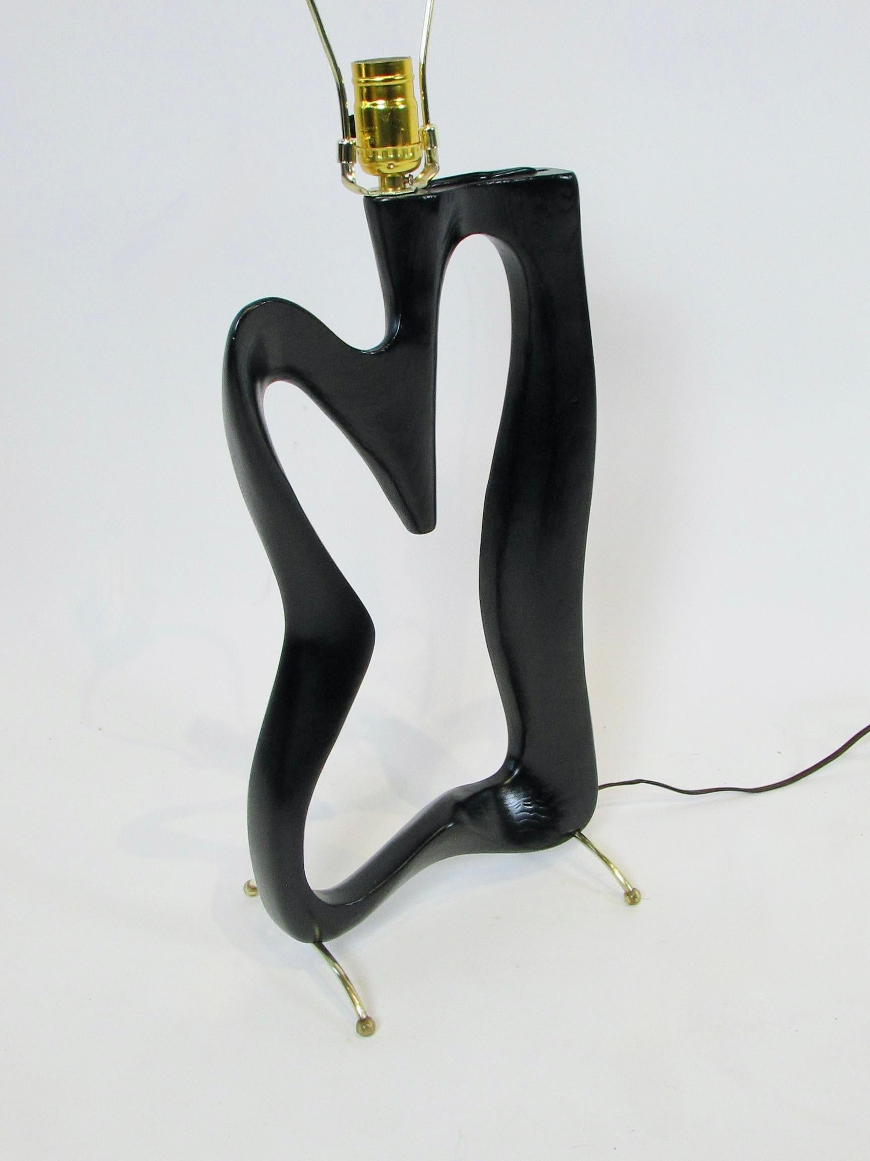 20th Century Heifetz Style Sculpted Organic Form Ebonized Ash Table Lamp on Brass Legs For Sale