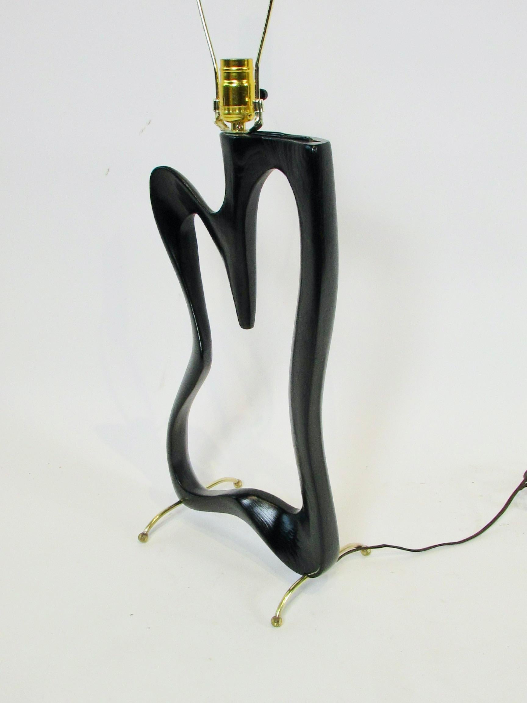 Heifetz Style Sculpted Organic Form Ebonized Ash Table Lamp on Brass Legs For Sale 1