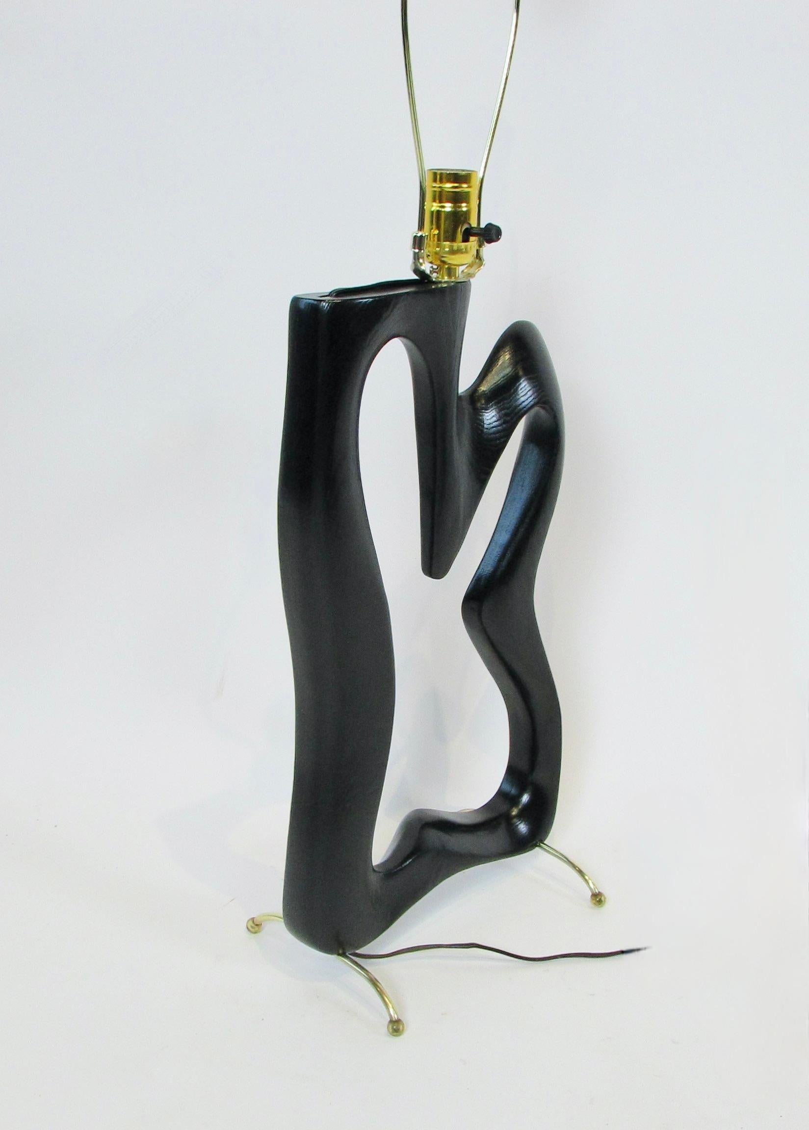 Heifetz Style Sculpted Organic Form Ebonized Ash Table Lamp on Brass Legs For Sale 2
