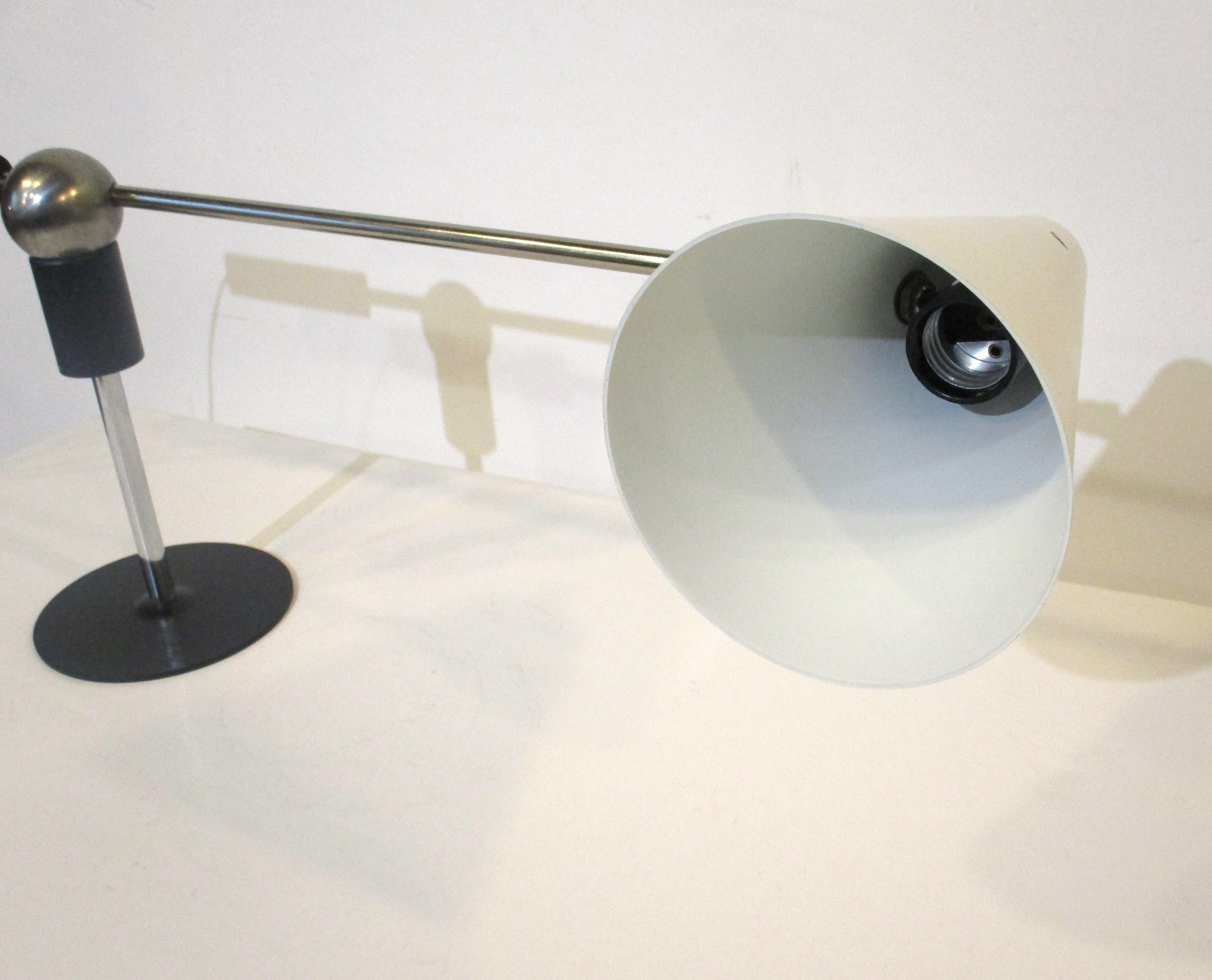 Metallo Lampada da tavolo o da scrivania Heifetz di Gilbert Waltrous in vendita