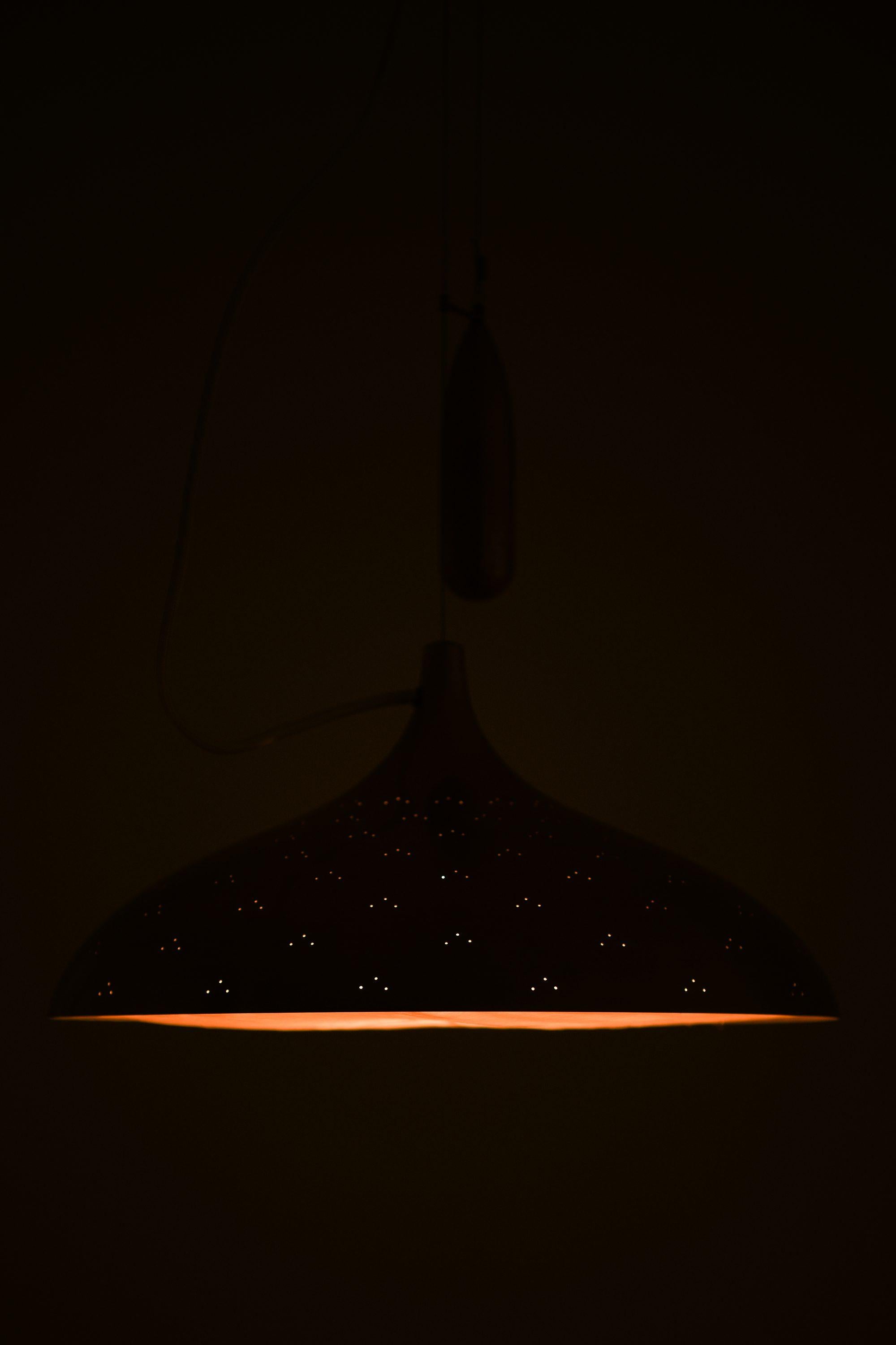 Lampada da soffitto regolabile in altezza in ottone, anni '40 In condizioni buone in vendita a Limhamn, Skåne län
