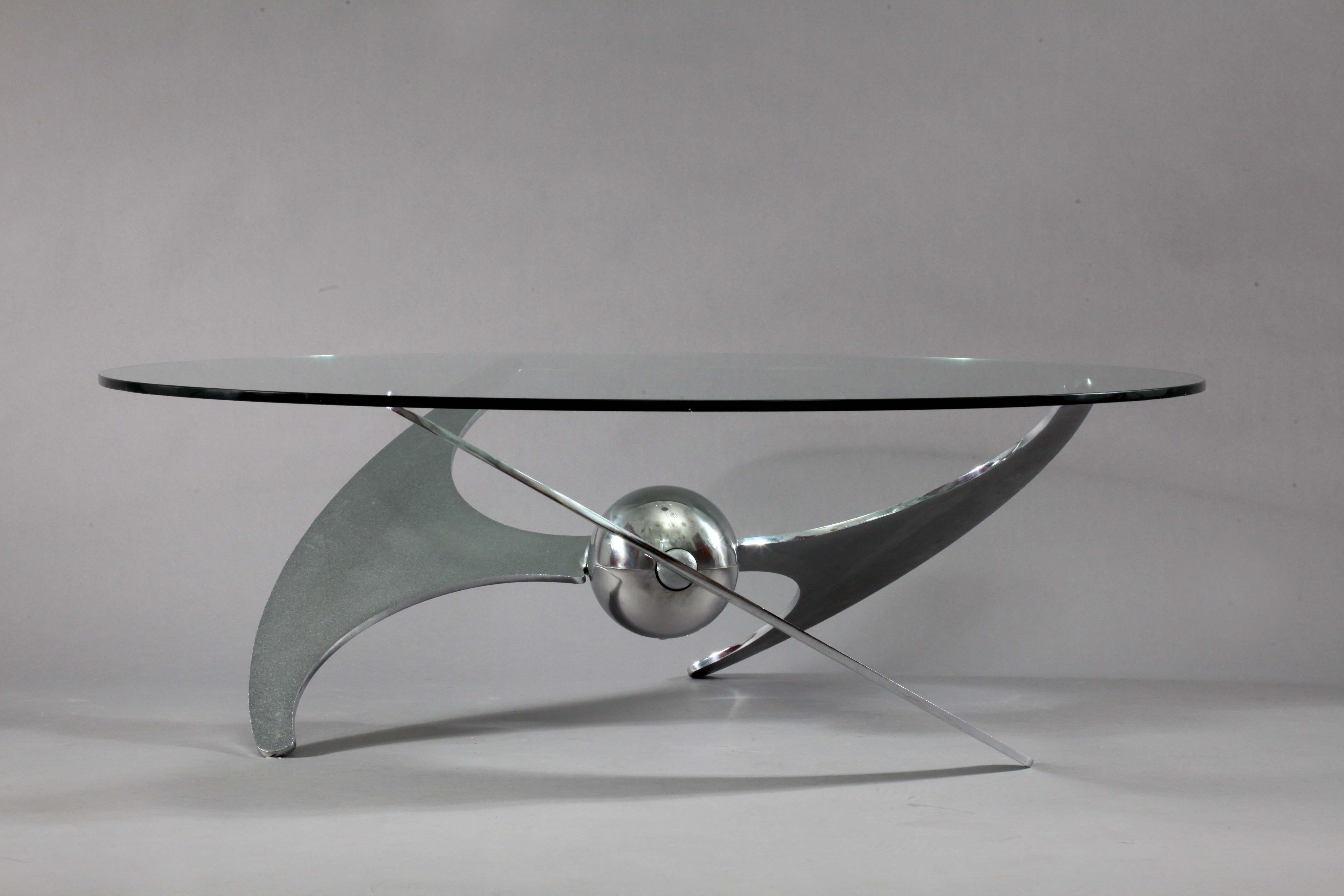 Coffee or dining table,
Designed L.Campanini for Carma,
Italy 1973.
Chromium plated steel,
Adjustable wings in position coffee table or dining table
Measures: Height coffee table 43 cm
Height dining table 78 cm
Diameter glass plate 130 cm.