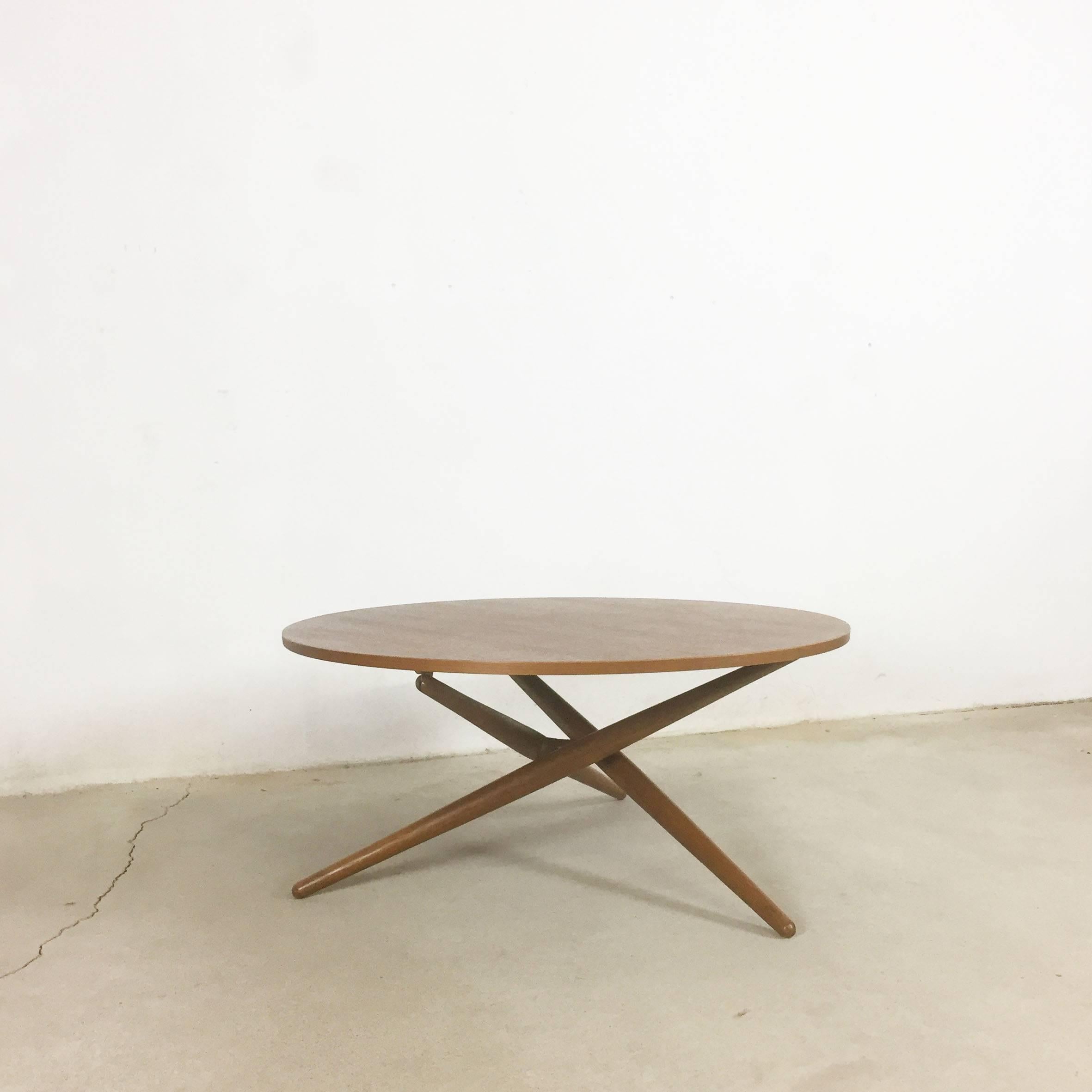 Article:

ESS. TEE table



Designer:

Jürg Bally


Producer:

Wohnbedarf Zürich



       

Original midcentury sofa and dining table designed by Jürg Bally in 1951. This piece was produced in the 1950s by Wohnbedarf Zürich. It