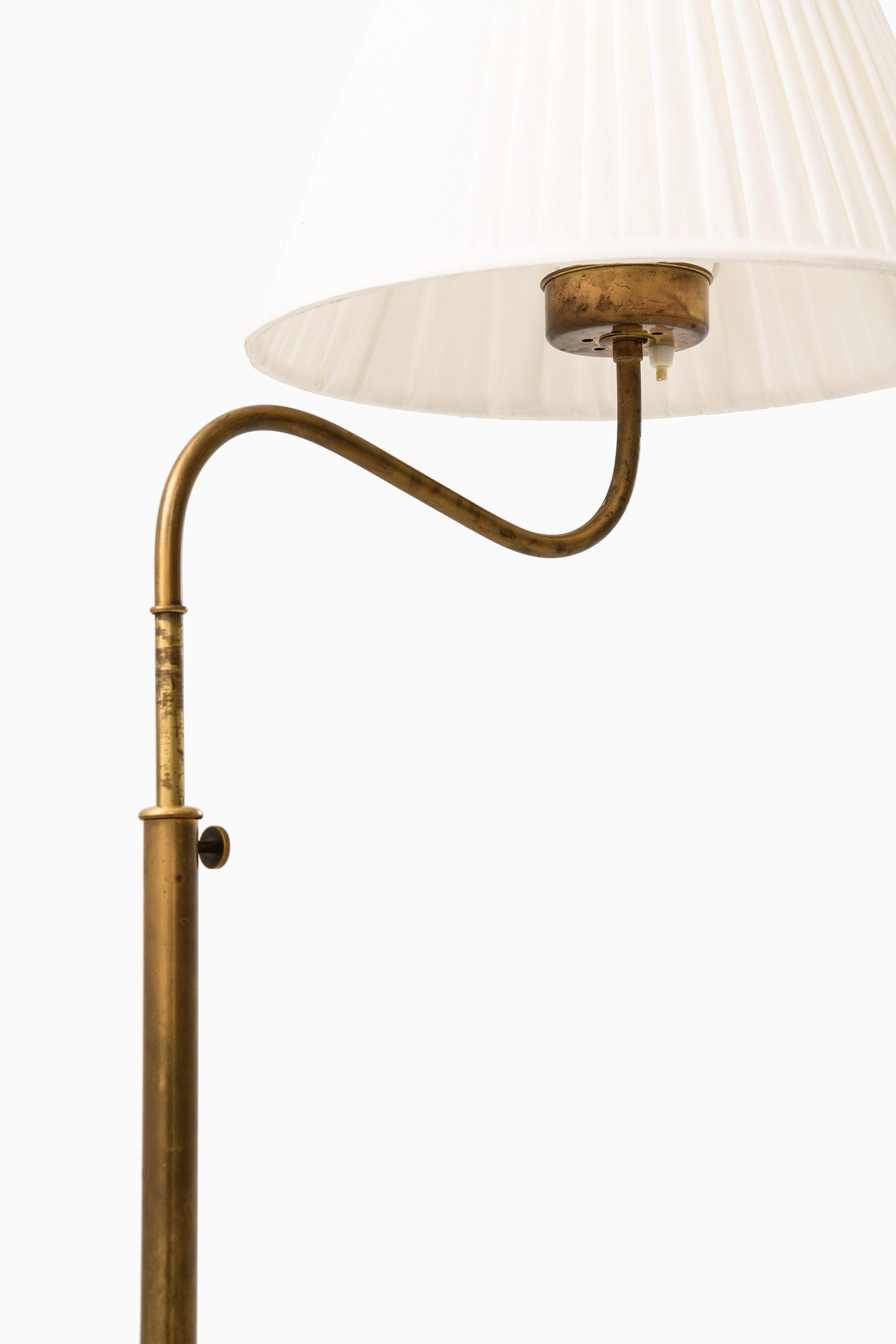 Height Adjustable Floor Lamp in Brass, Mahogany and New Lamp Shade by Josef Frank, 1940's

Additional Information:
Material: Brass, mahogany and new lamp shade
Style: Mid century, Scandinavia
Produced by Svenskt tenn in Sweden
Dimensions (W x D x