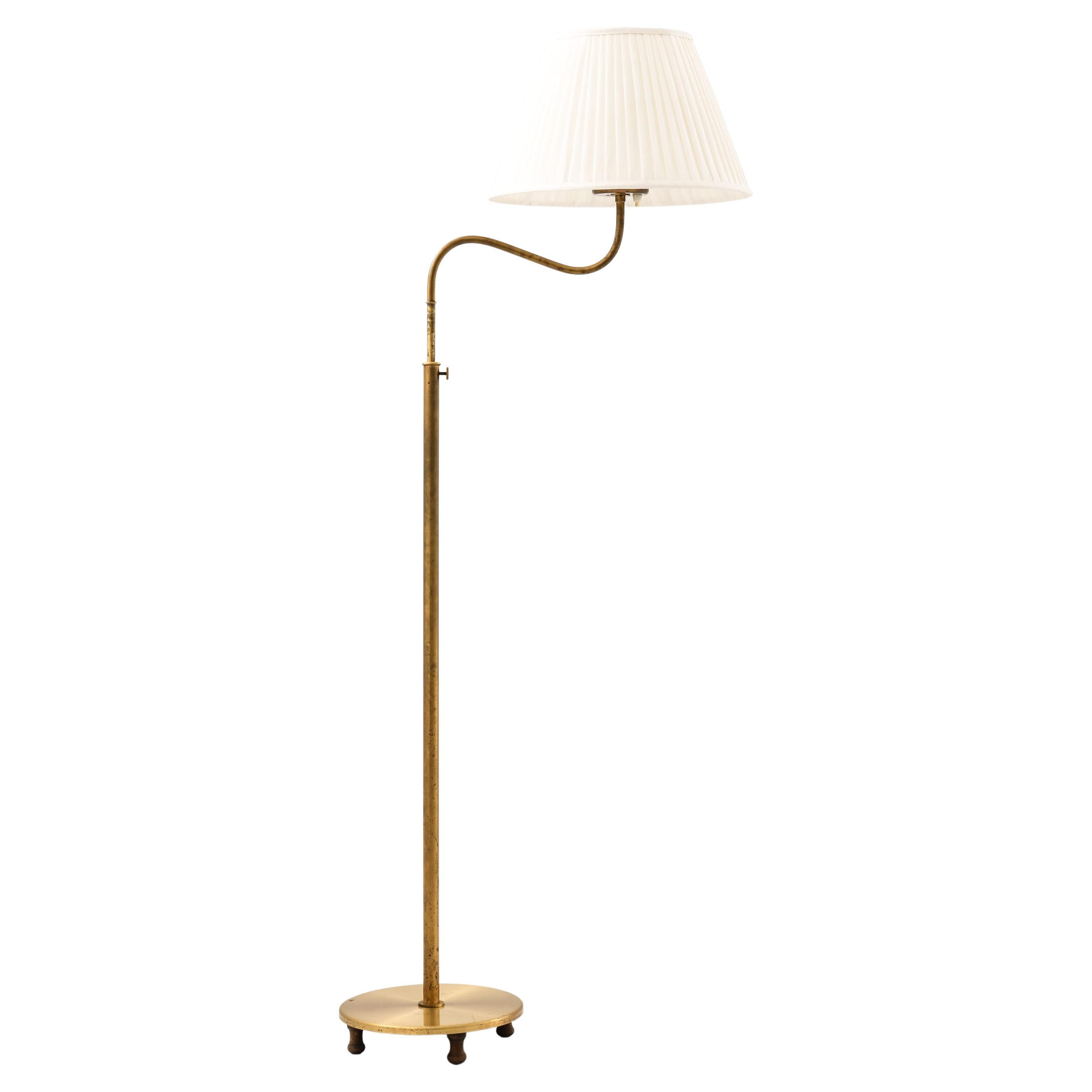 Height Adjustable Floor Lamp in Brass, Mahogany and New Lamp Shade, 1940's im Angebot