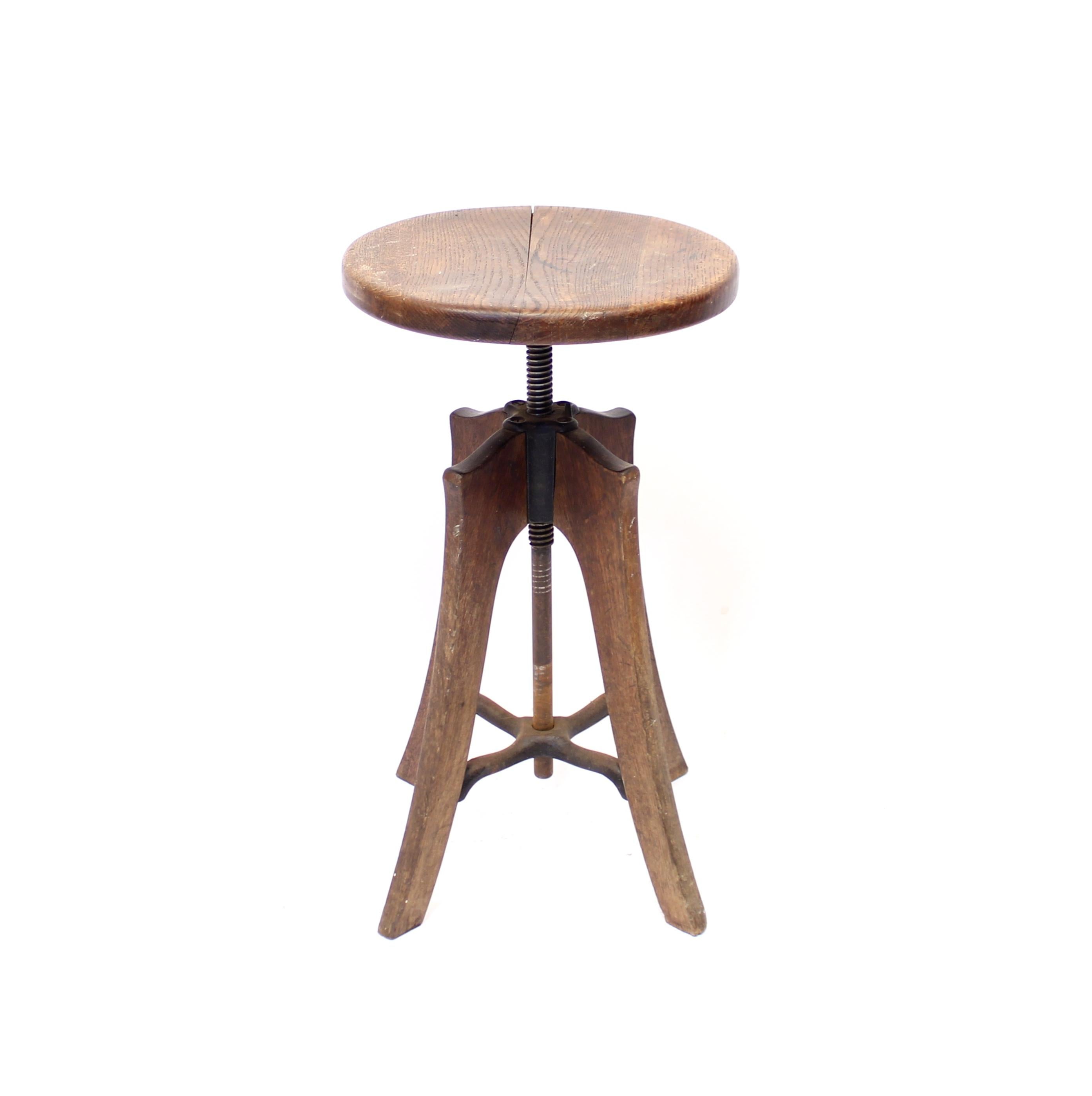 normal bar stool height
