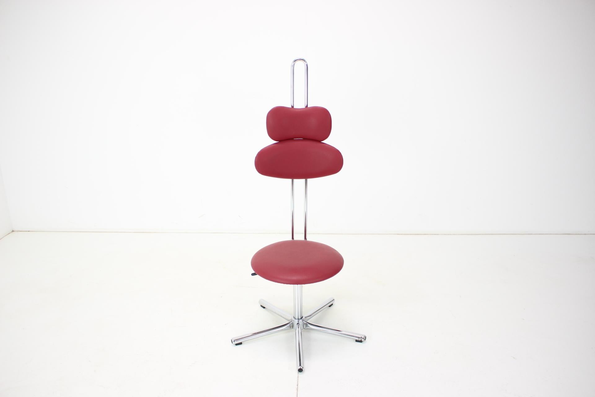 Height-Adjustable Swivel Chair 1980s, Czechoslovakia For Sale 4