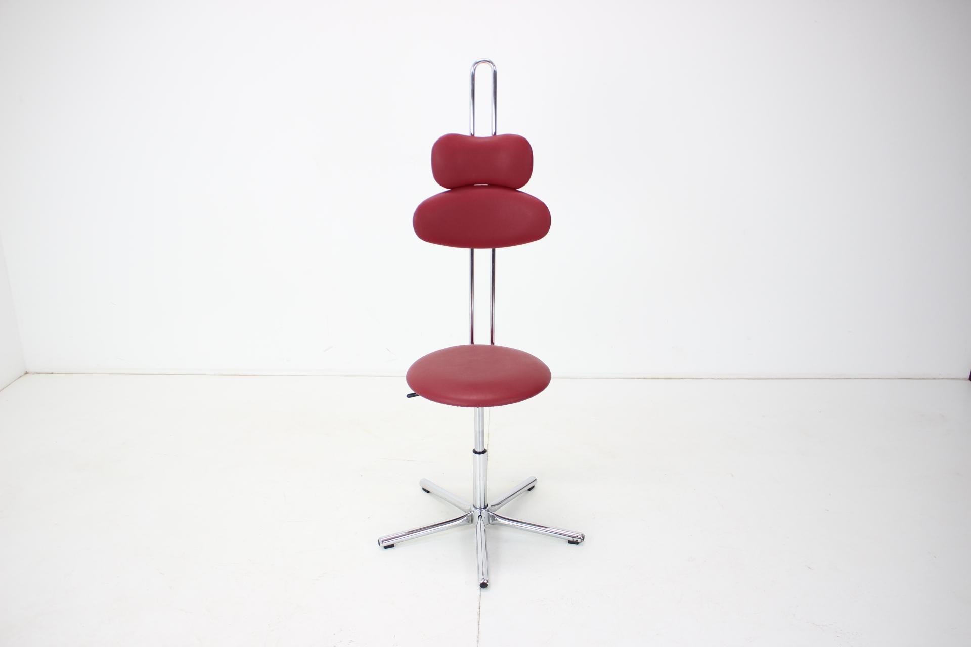 Height-Adjustable Swivel Chair 1980s, Czechoslovakia For Sale 5
