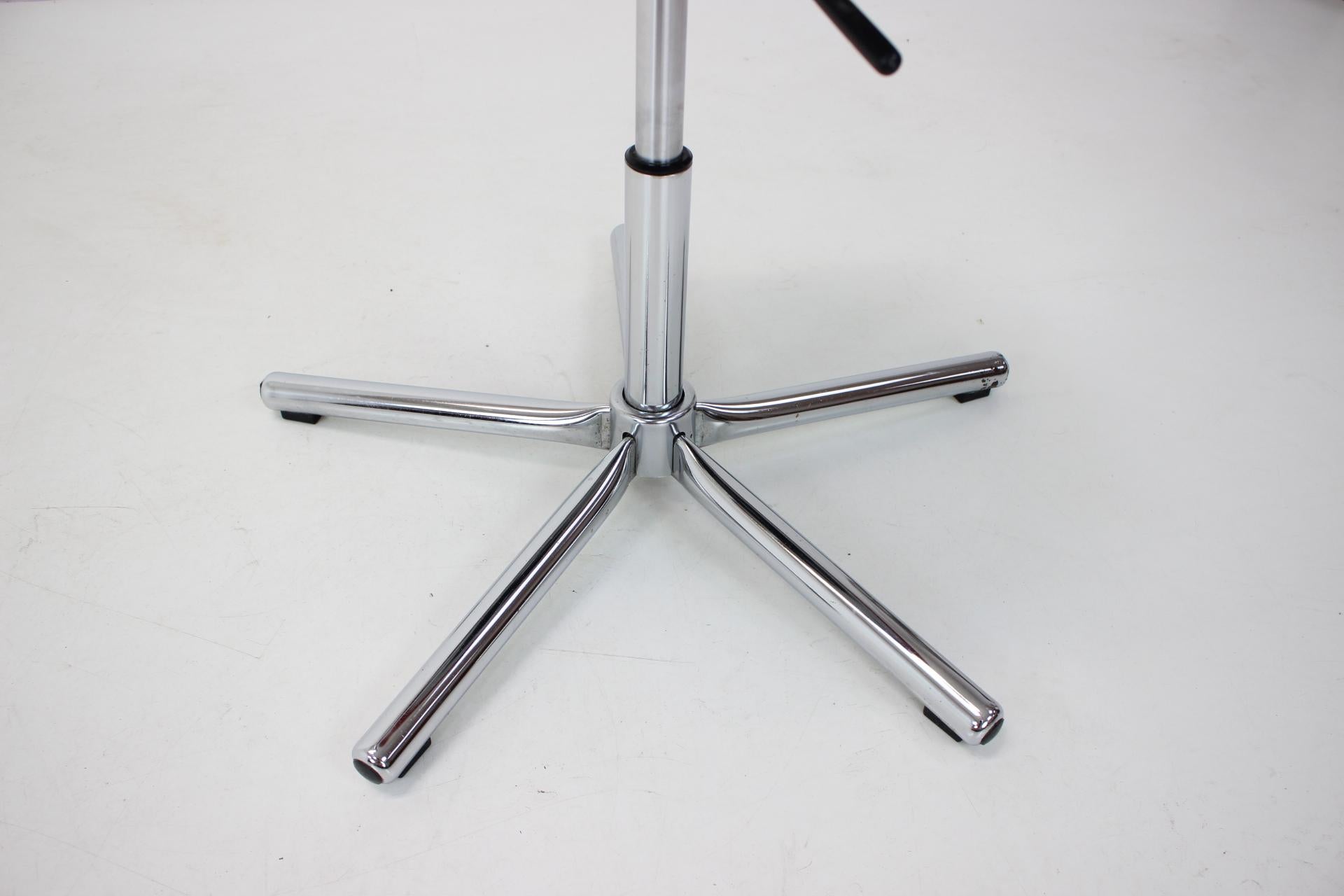 Height-Adjustable Swivel Chair 1980s, Czechoslovakia For Sale 3
