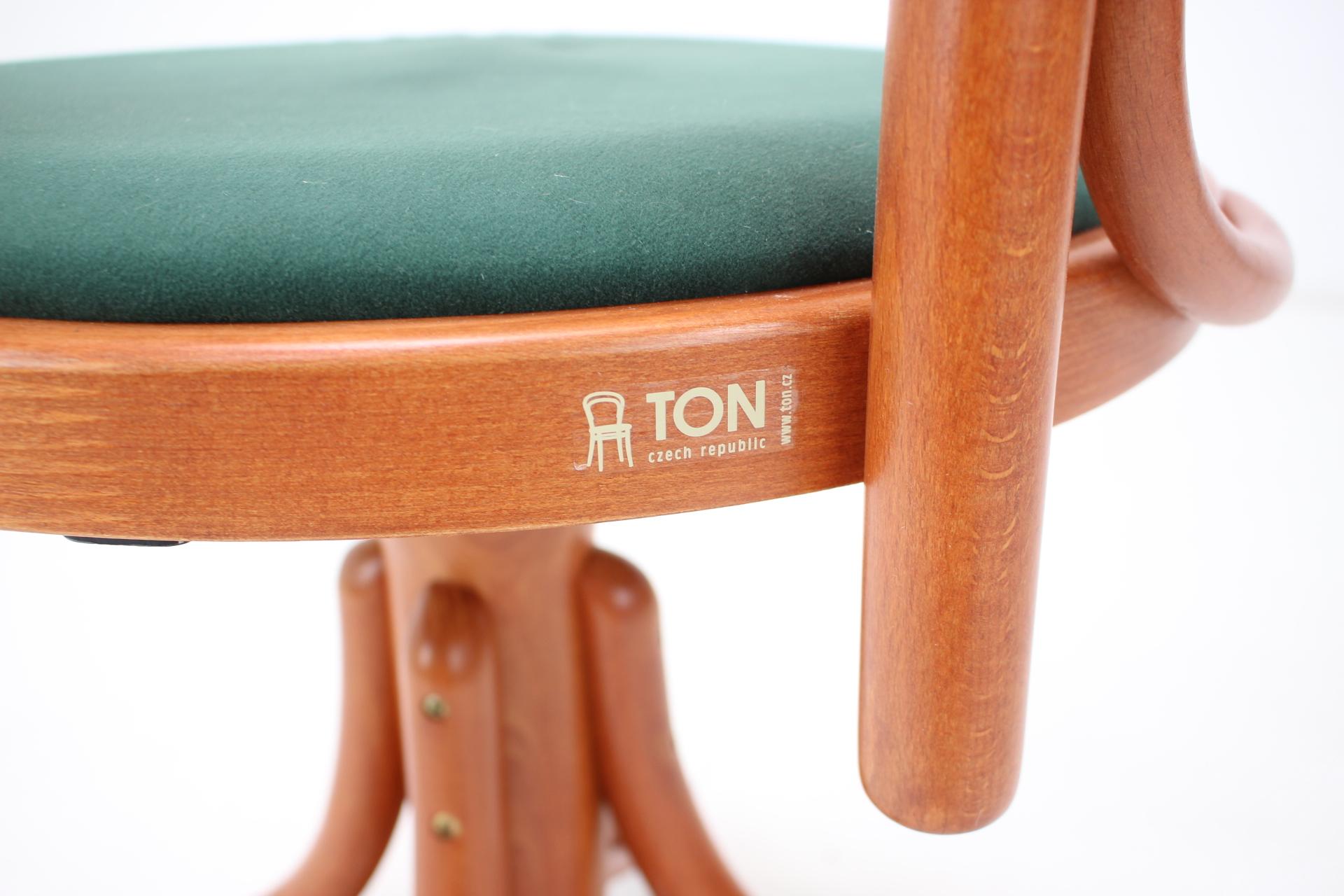 Height Adjustable Swivel Chair by Ton In Good Condition For Sale In Praha, CZ
