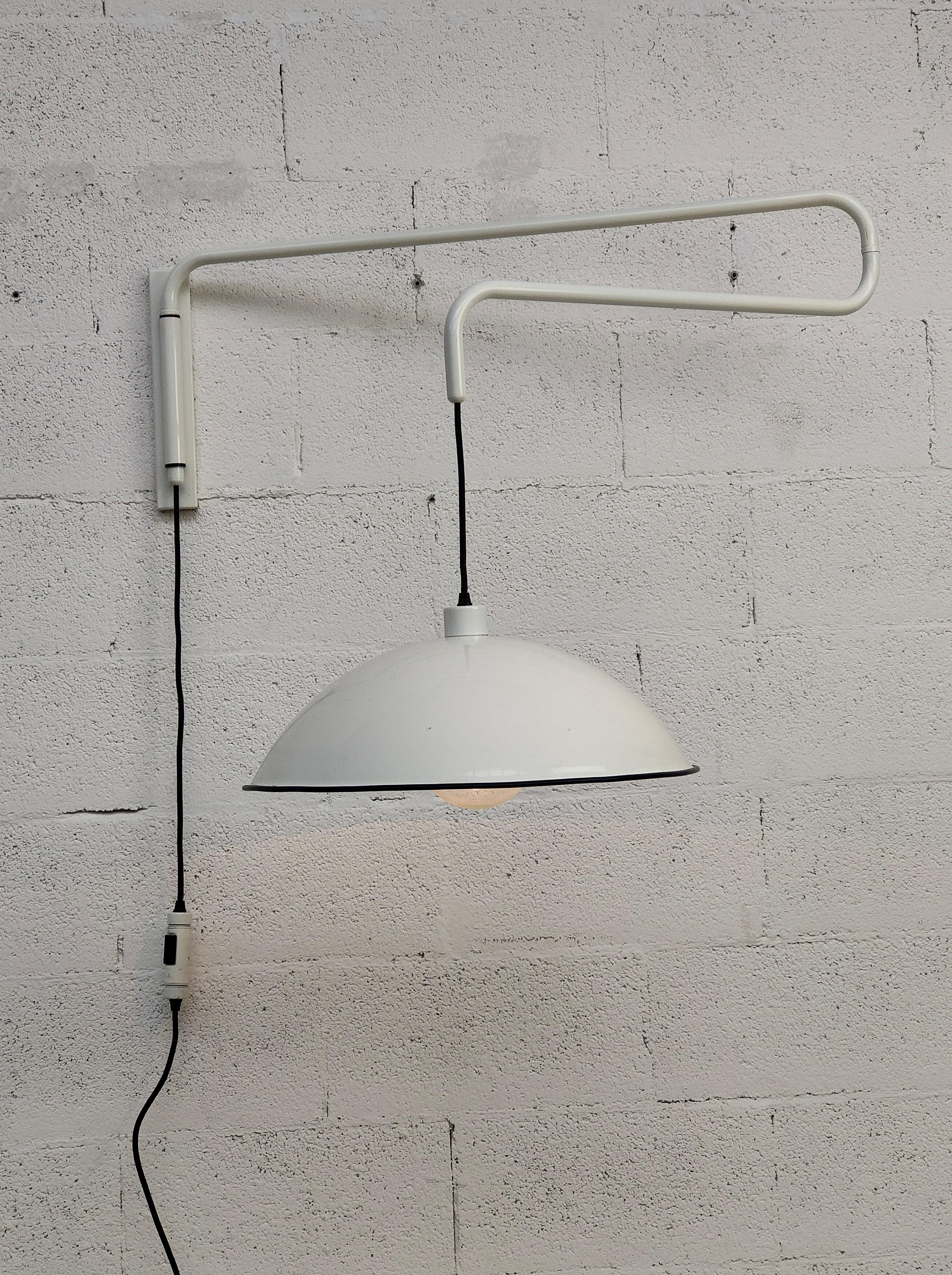 Height adjustable, swiveling wall lamp designed by Elio Martinelli for Martinelli Luce 60s. 
The lamp has a swiveling, fully adjustable stem. 
The 40 cm diameter shade is height adjustable with a black steel counterweight with integrated light