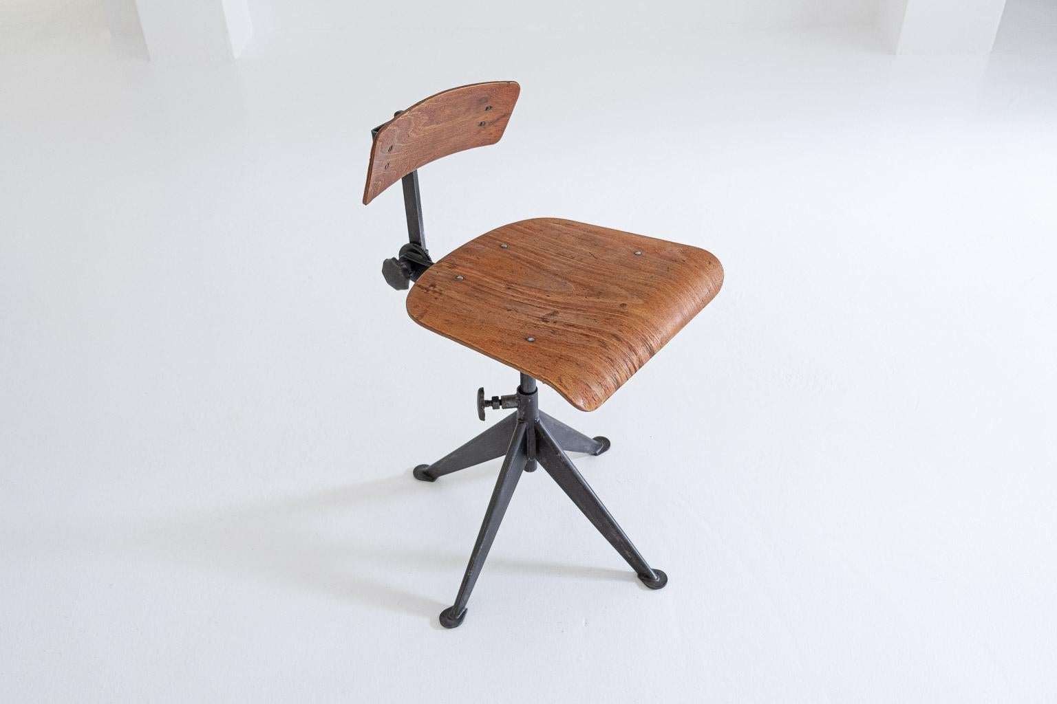 Height adjustable T60 workshop chair by Oldeberg & Olsen for Knoll, Inc., 1947 For Sale 1
