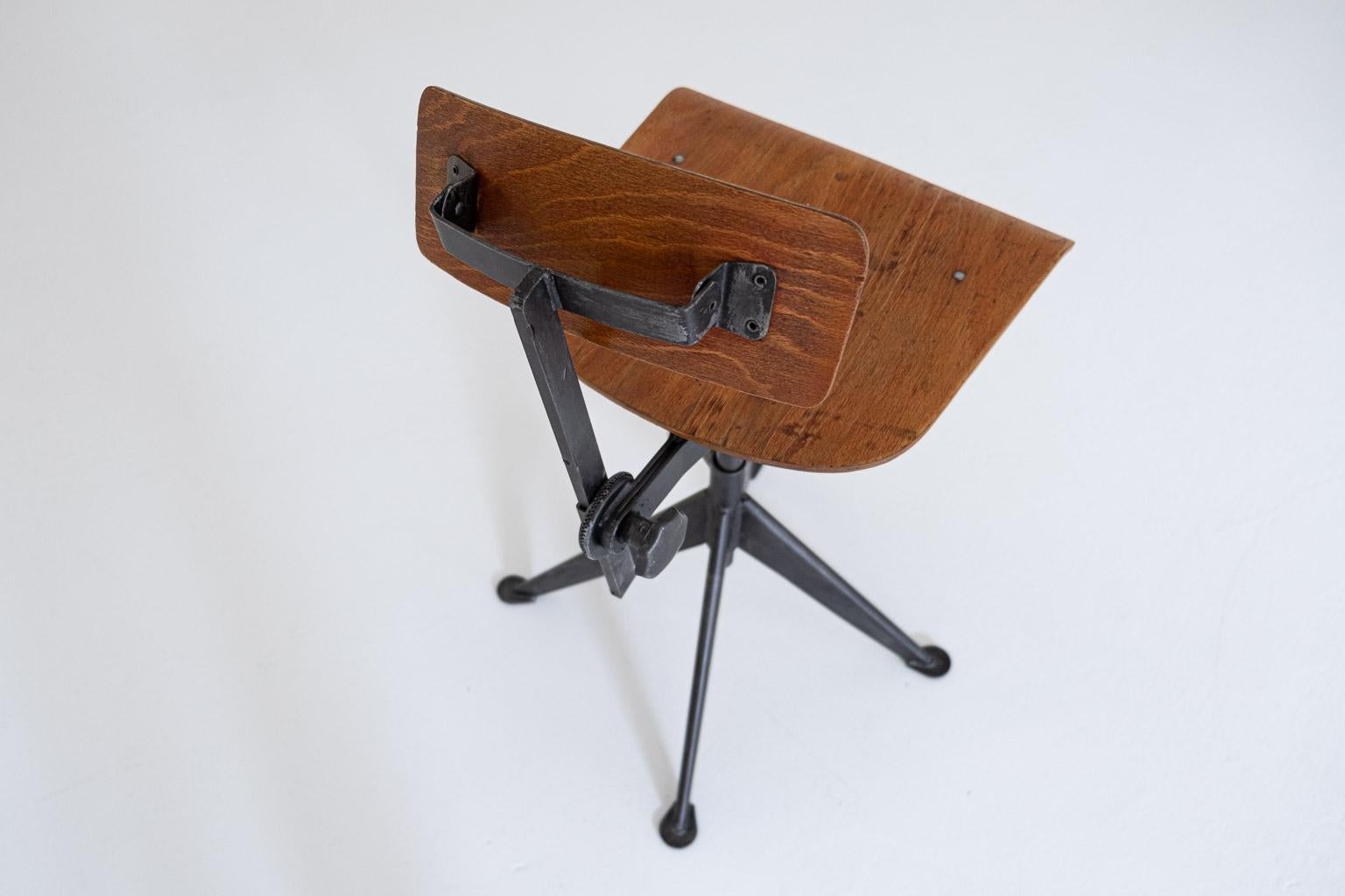 Height adjustable T60 workshop chair by Oldeberg & Olsen for Knoll, Inc., 1947 2