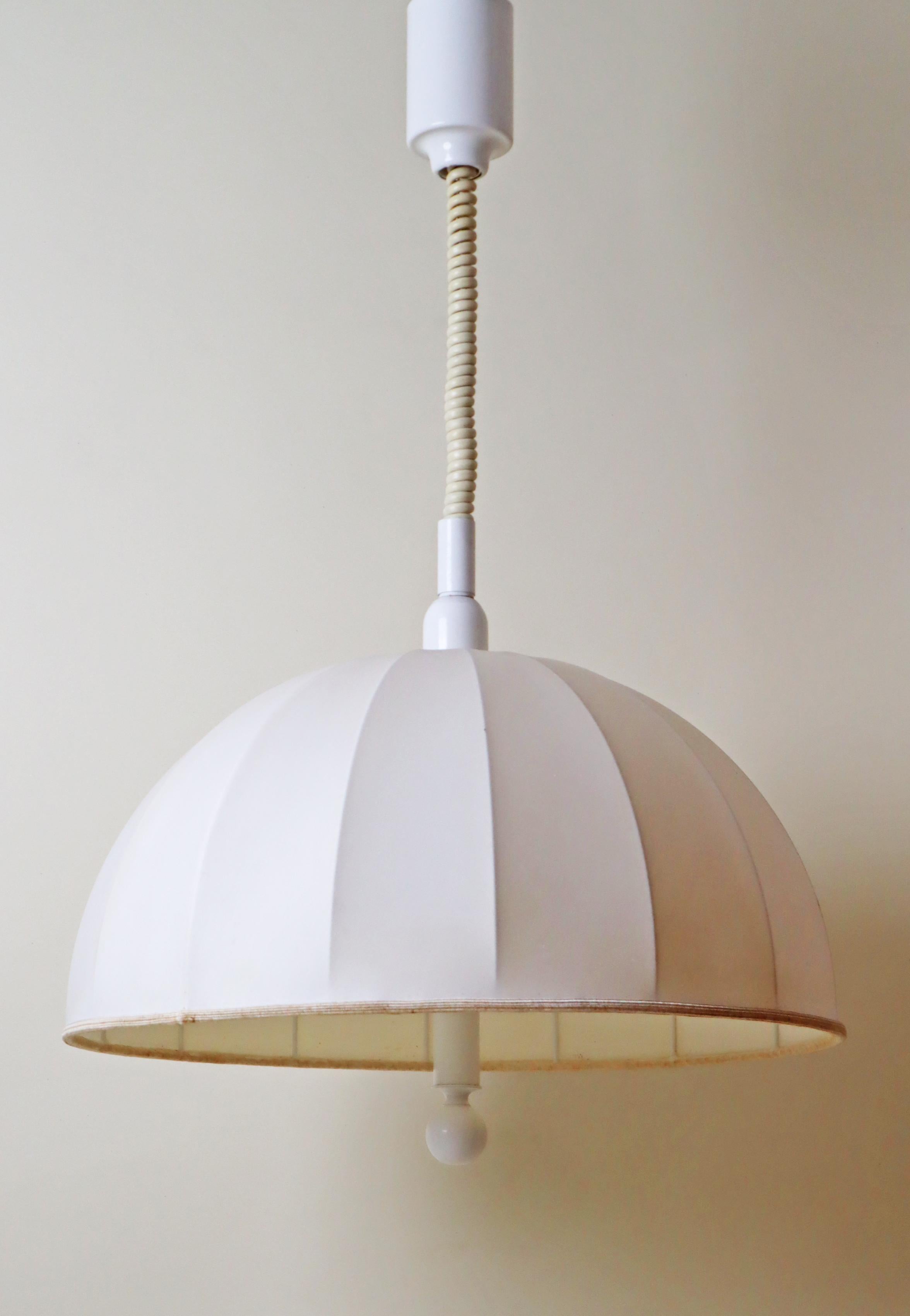 Lampe suspendue à abat-jour en tissu suédois blanc réglable en hauteur en vente 3