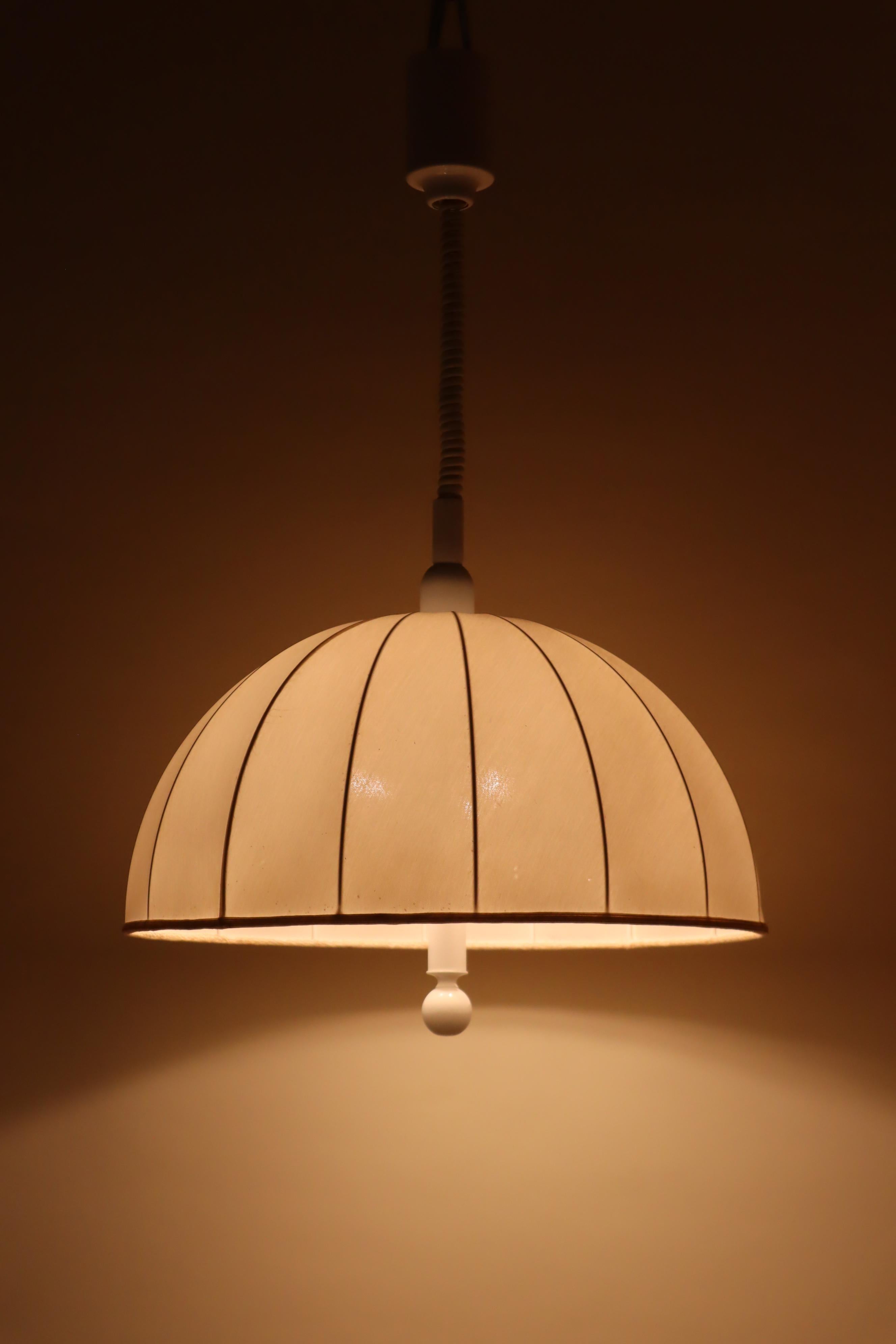 Lampe suspendue à abat-jour en tissu suédois blanc réglable en hauteur en vente 5