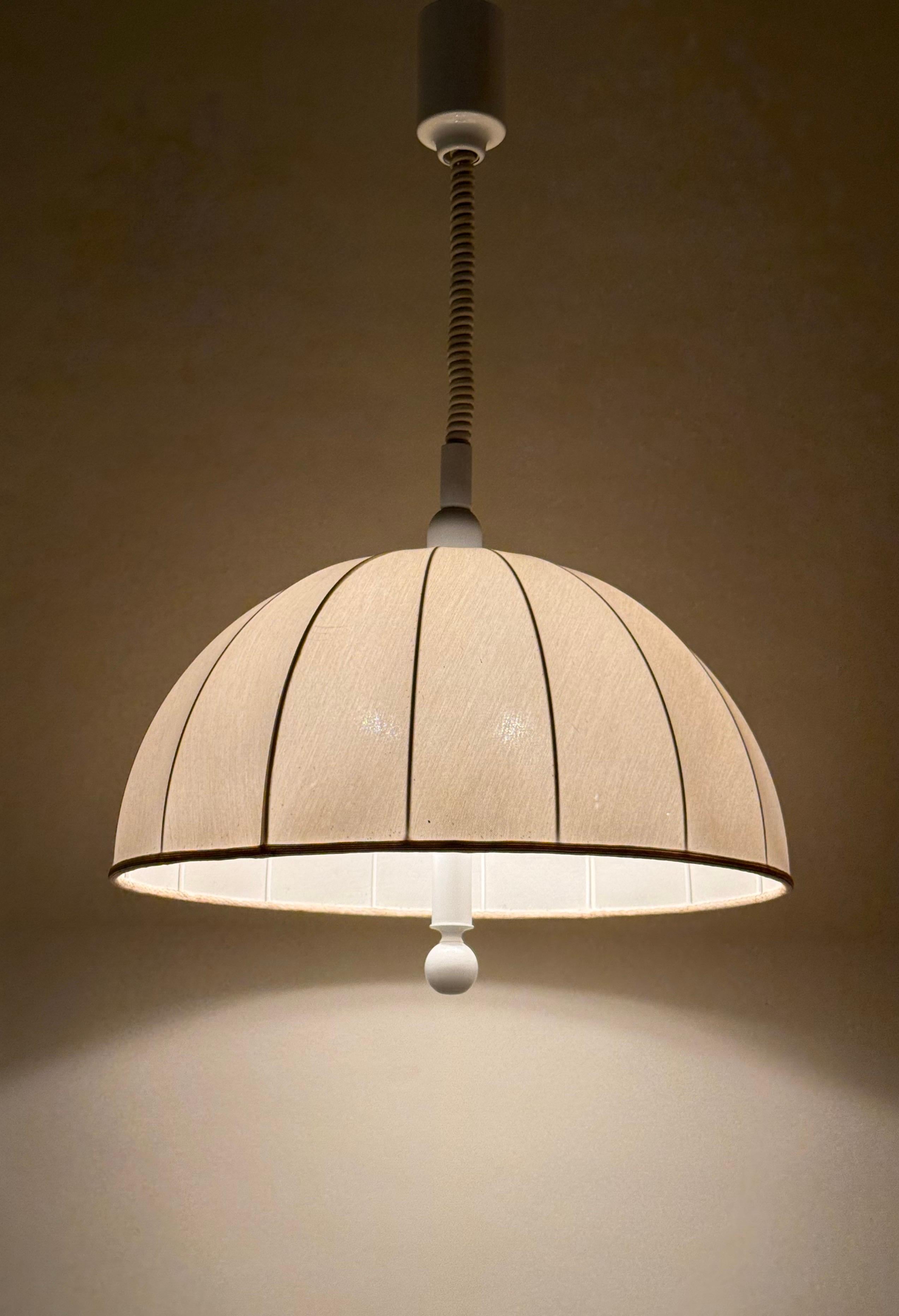 Lampe suspendue à abat-jour en tissu suédois blanc réglable en hauteur en vente 7
