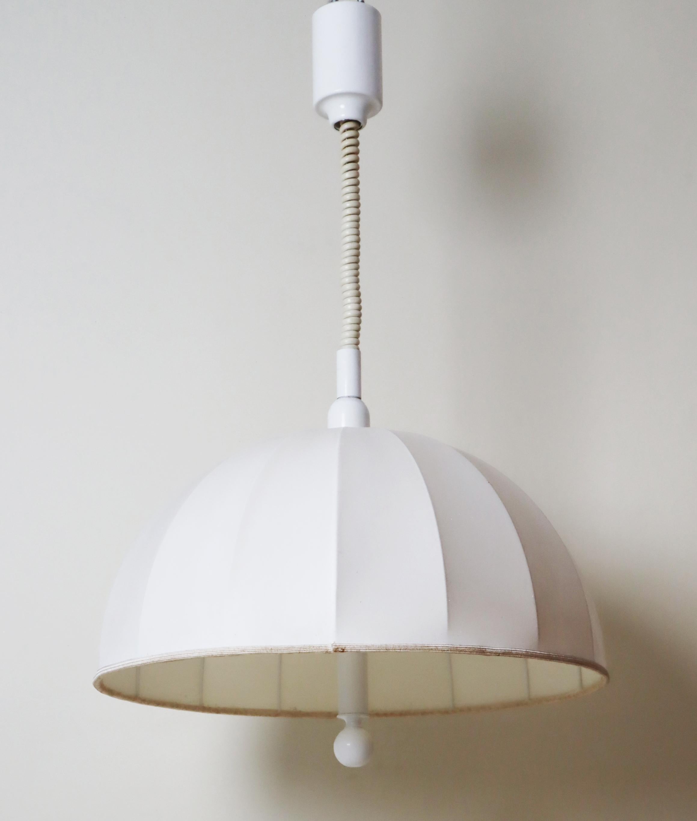 Fait à la machine Lampe suspendue à abat-jour en tissu suédois blanc réglable en hauteur en vente