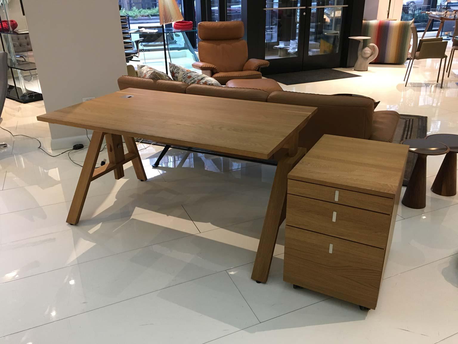 Our atelier desk sweetens your home office time with its lovely design and the beauty of living solid wood. There’s no need to hide it away in a little study – its outstanding design also makes it the stunning centrepiece of any living room.
Its
