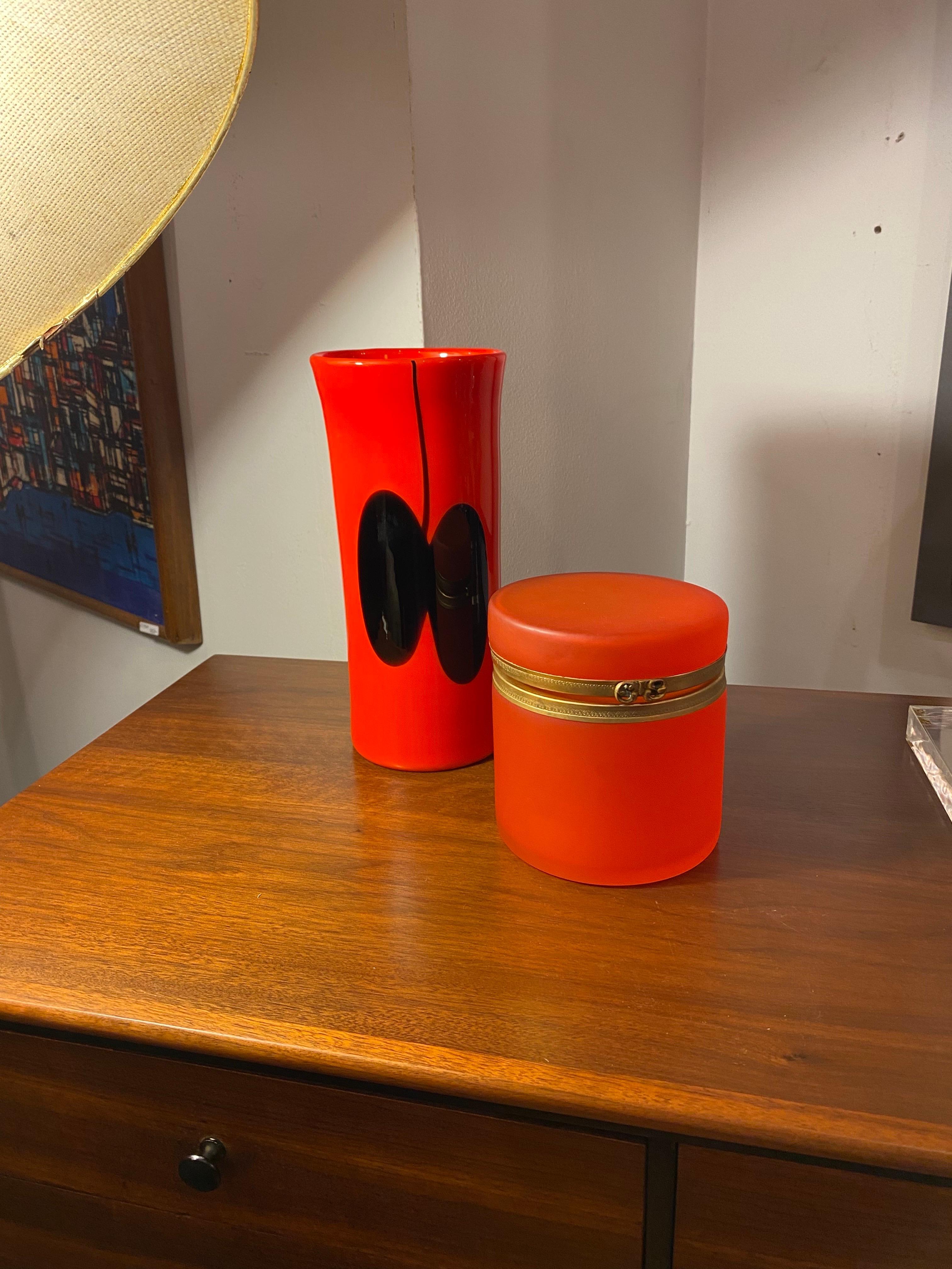 Heikki Orvola for Nuutajarvi Notsjo Oranfe Vase with Black Circle Design.  Vase was designed in several sizes.  Very Iconic Design of the period.  In very nice original condition!