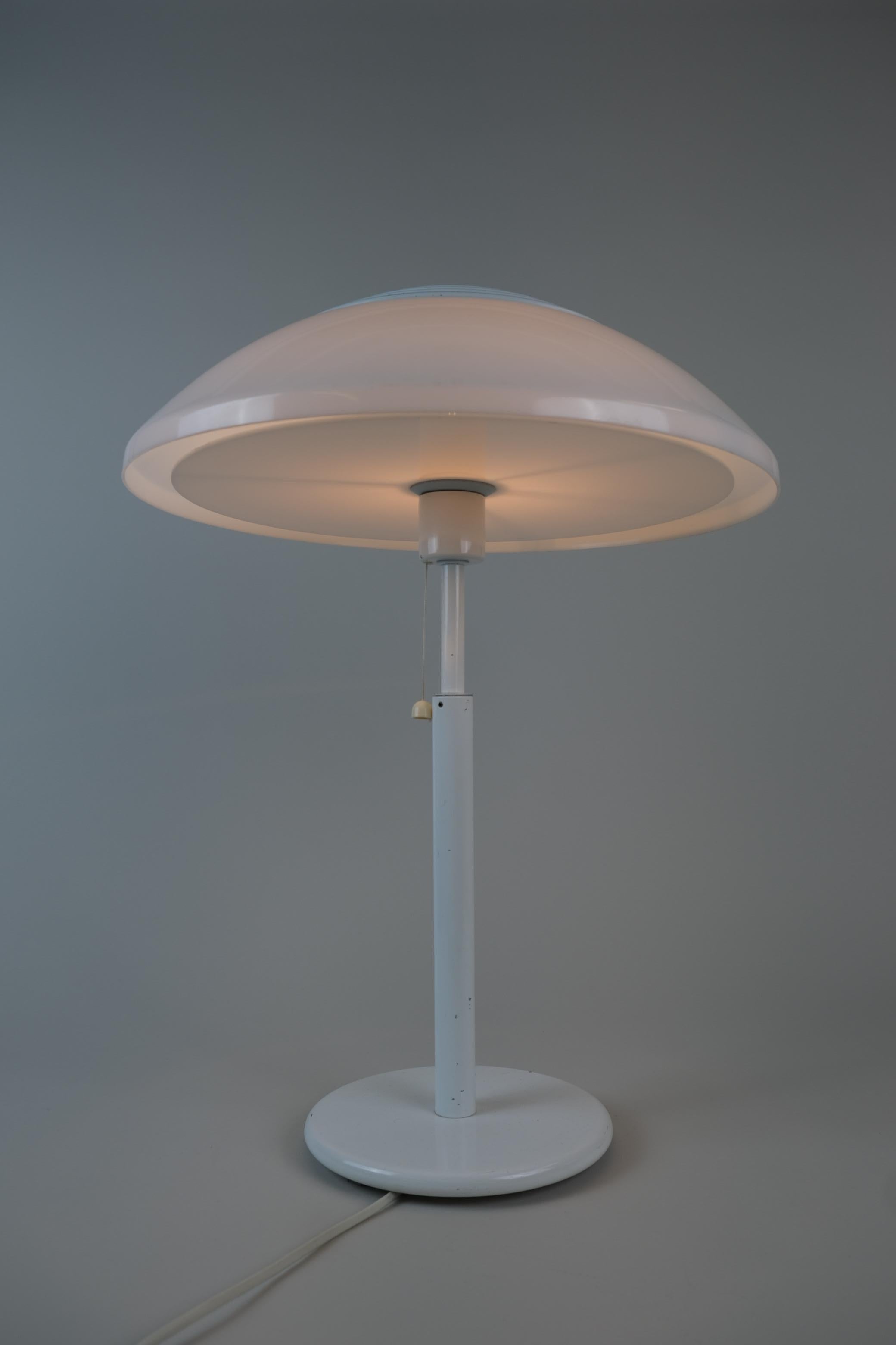 Fine XX secolo Lampada da tavolo Heikki Turunen Serie Effetto Bianco Modello 940-404, Orno anni '80, Finlandia in vendita