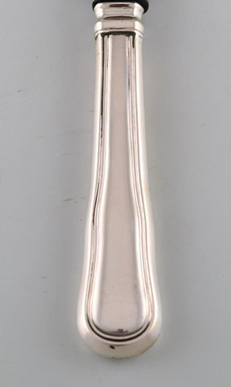Heimbürger, Danish silversmith. Lunch knife in silver. 1950s-1960s.
3 pieces in stock.
In very good condition.
Stamped.
Measures: 17 cm.