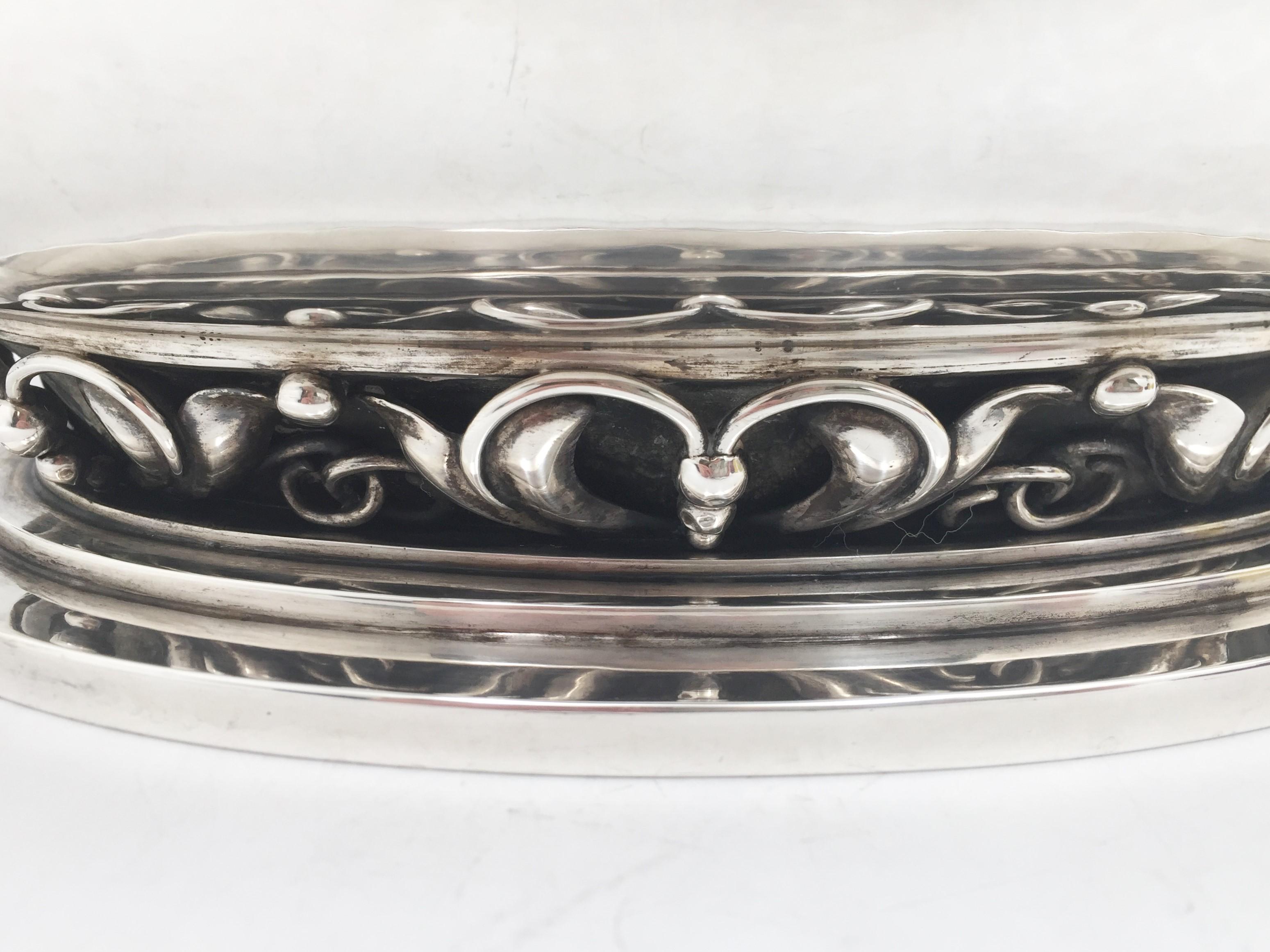 Heimburger Silver Hammered Centerpiece Bowl in Mid-Century Modern Jensen Style In Good Condition For Sale In New York, NY