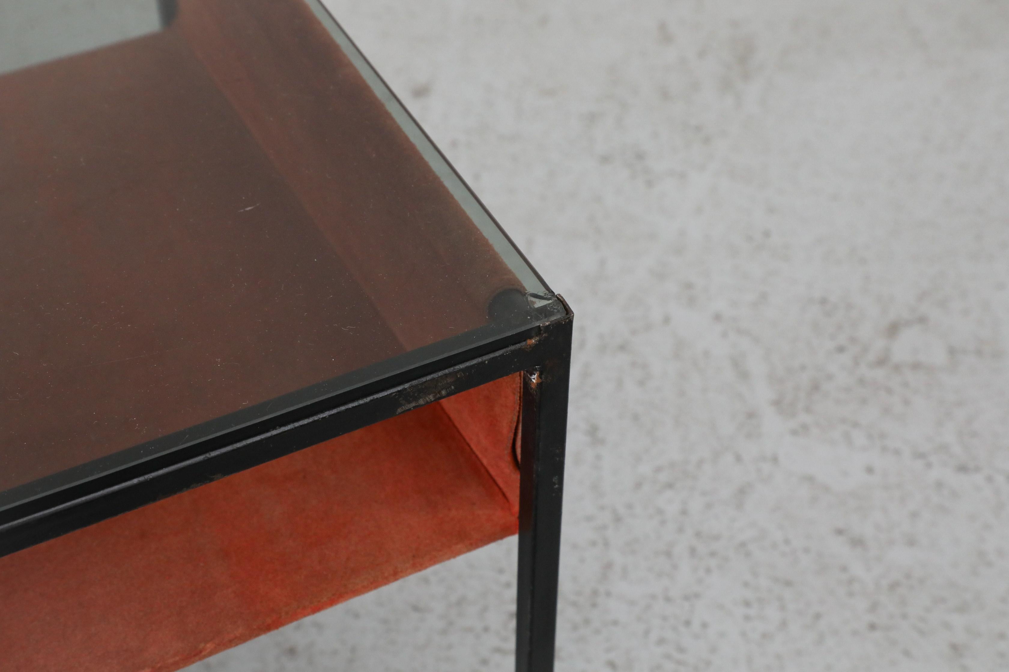 Hein Salomonson Table d'appoint du milieu du siècle avec verre fumé et daim pour AP Originals en vente 7
