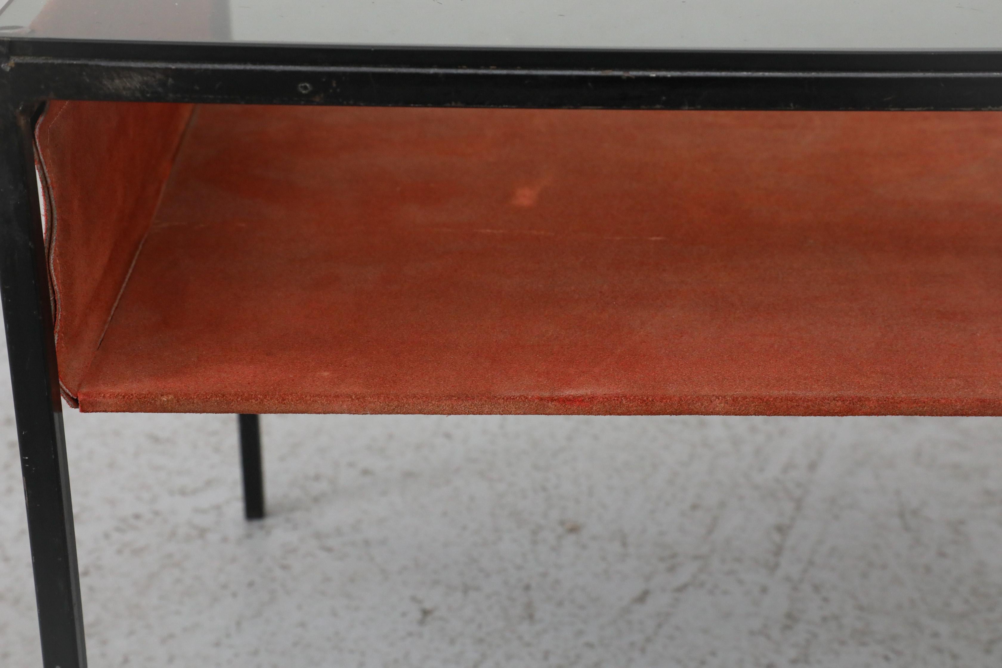 Hein Salomonson Table d'appoint du milieu du siècle avec verre fumé et daim pour AP Originals en vente 8