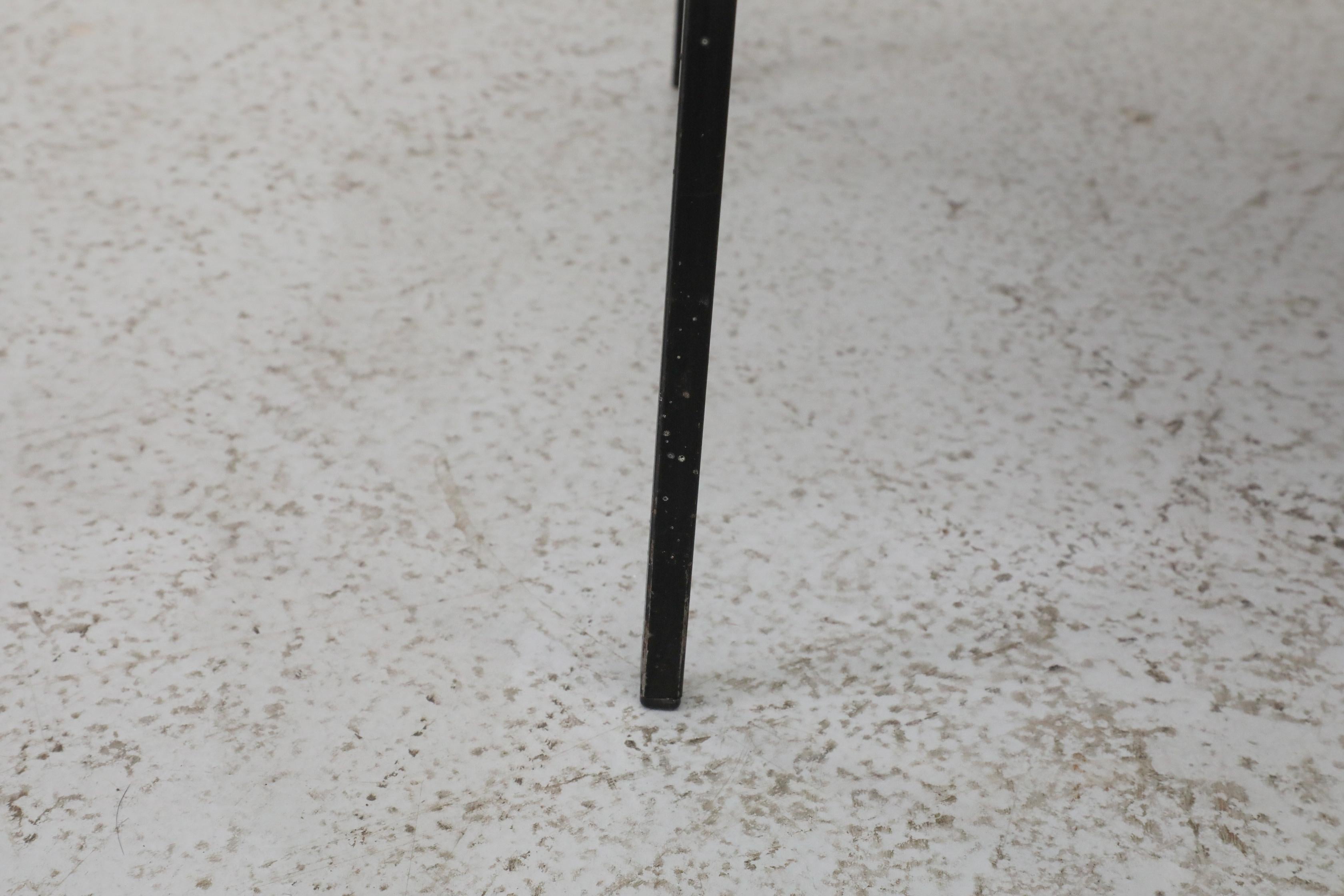 Hein Salomonson Table d'appoint du milieu du siècle avec verre fumé et daim pour AP Originals en vente 12