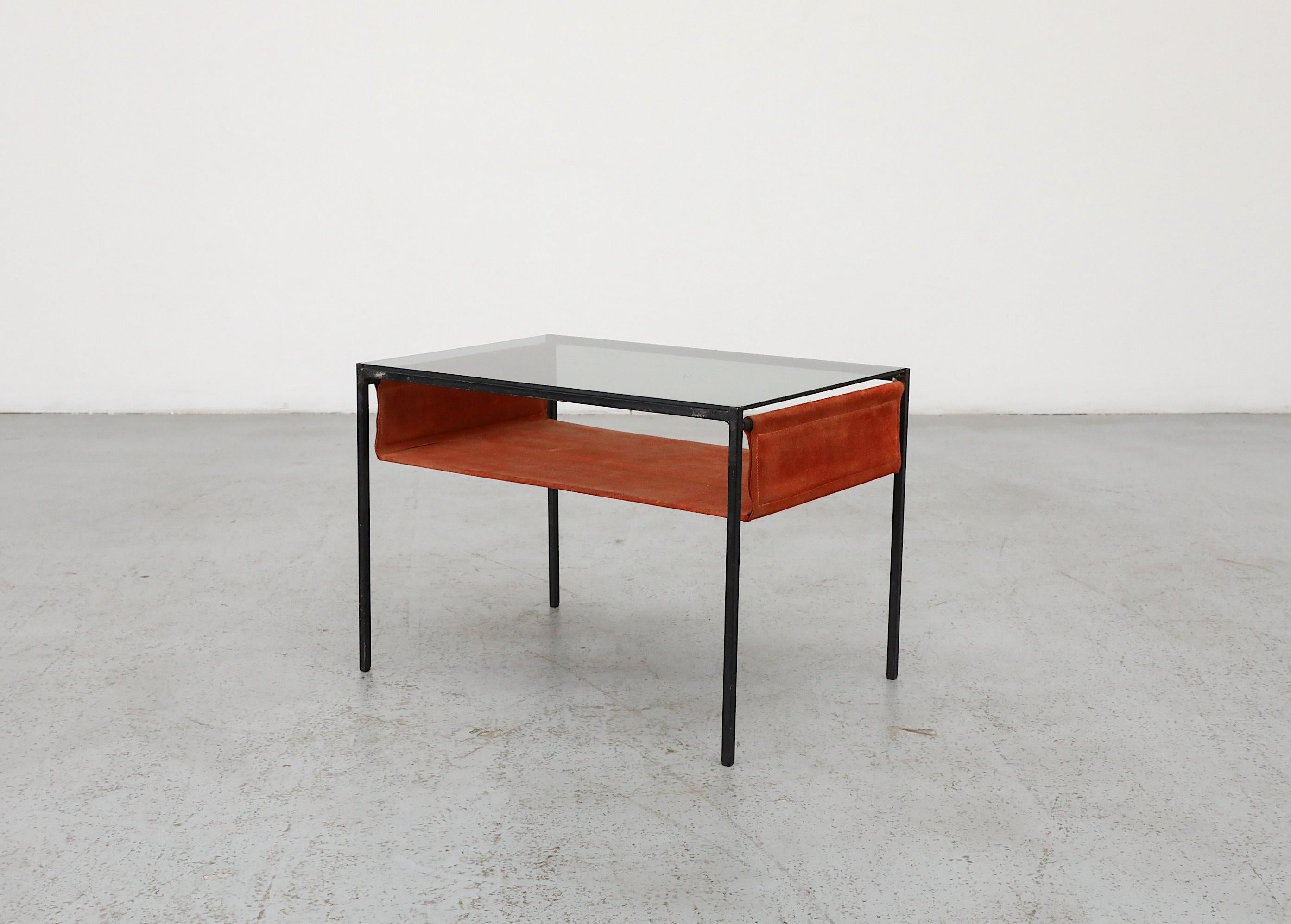Hein Salomonson Table d'appoint du milieu du siècle avec verre fumé et daim pour AP Originals en vente 13