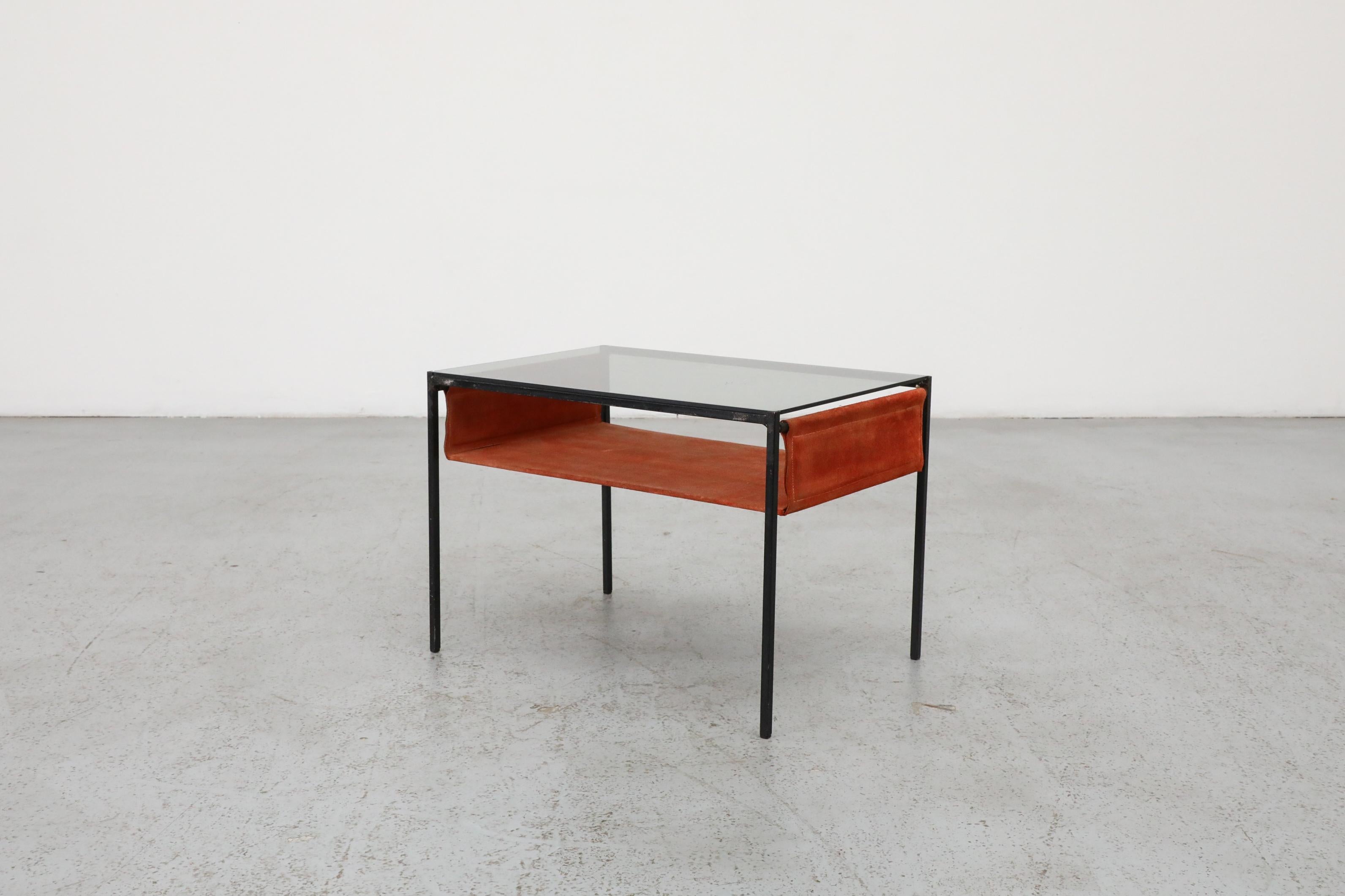Néerlandais Hein Salomonson Table d'appoint du milieu du siècle avec verre fumé et daim pour AP Originals en vente