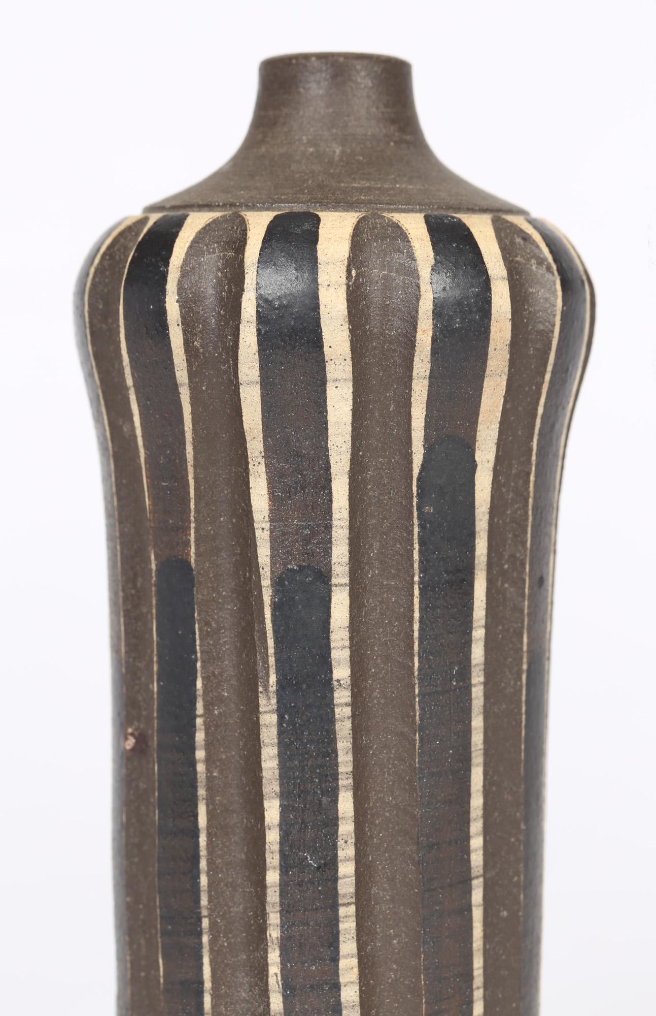 Vaso in ceramica smaltata Heiner Hans Körting German Bauhaus nero e marrone in vendita 5