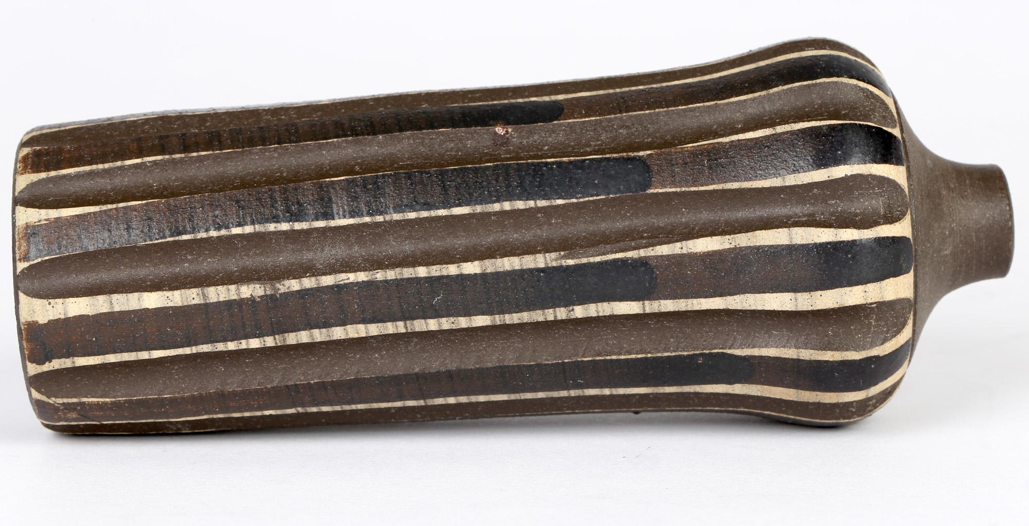 Vaso in ceramica smaltata Heiner Hans Körting German Bauhaus nero e marrone in vendita 7