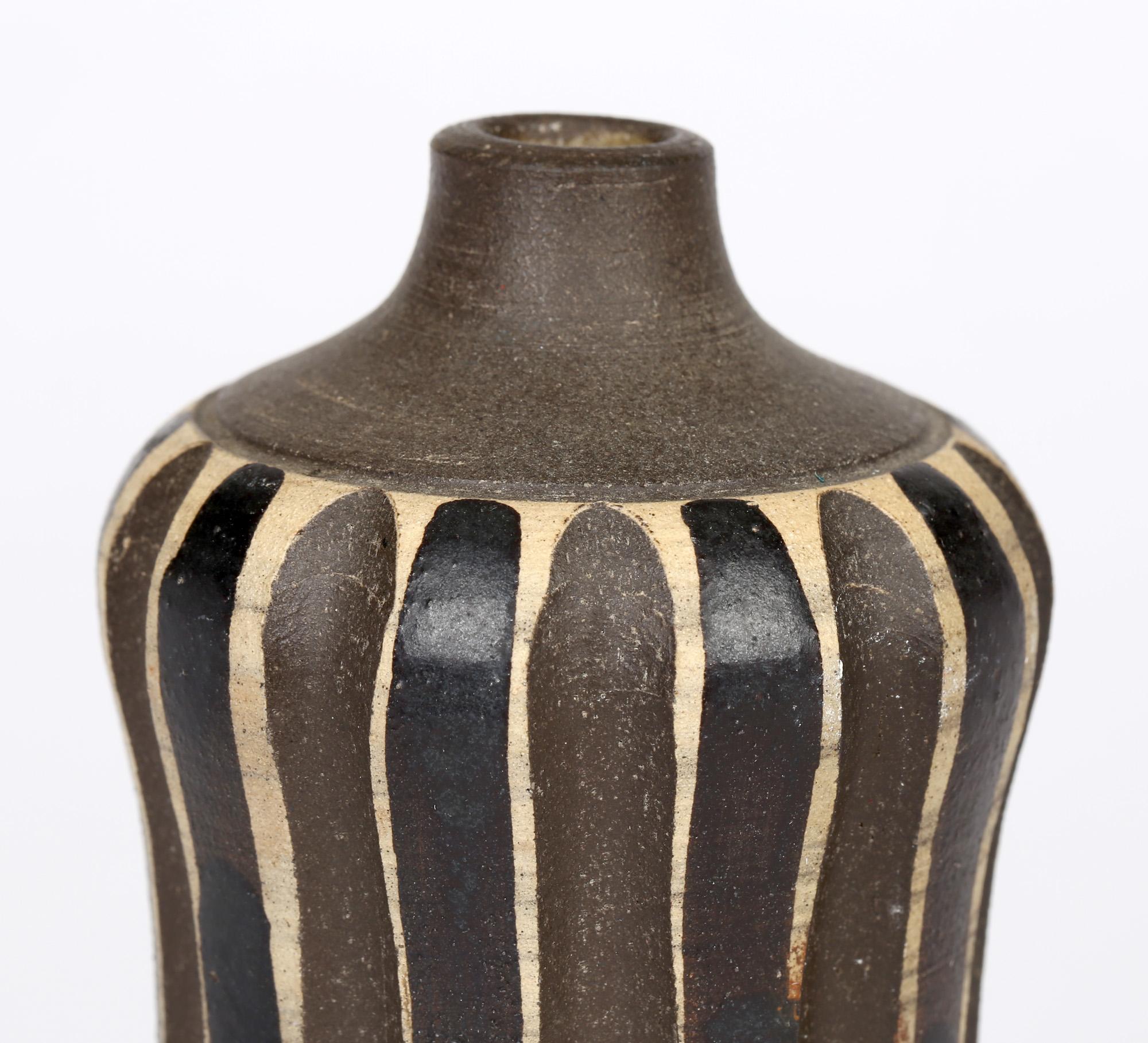 Heiner Hans Körting Deutsche Bauhaus-Vase, schwarz und braun glasiert, Keramik im Angebot 3