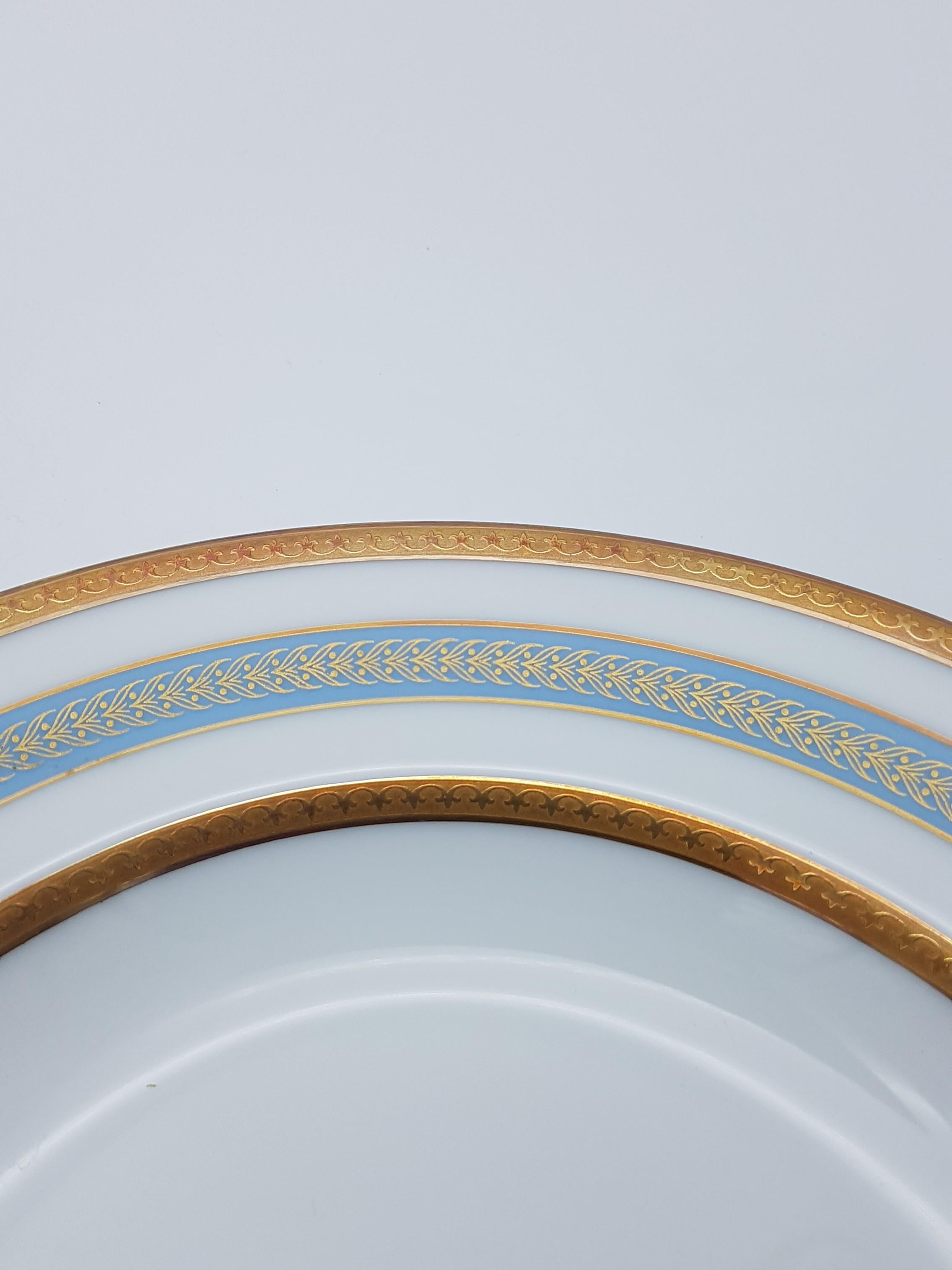 Heinrich Bavaria Porcelain Dinner Service, 18-Piece Gold Rimmed Bone China Set For Sale 2
