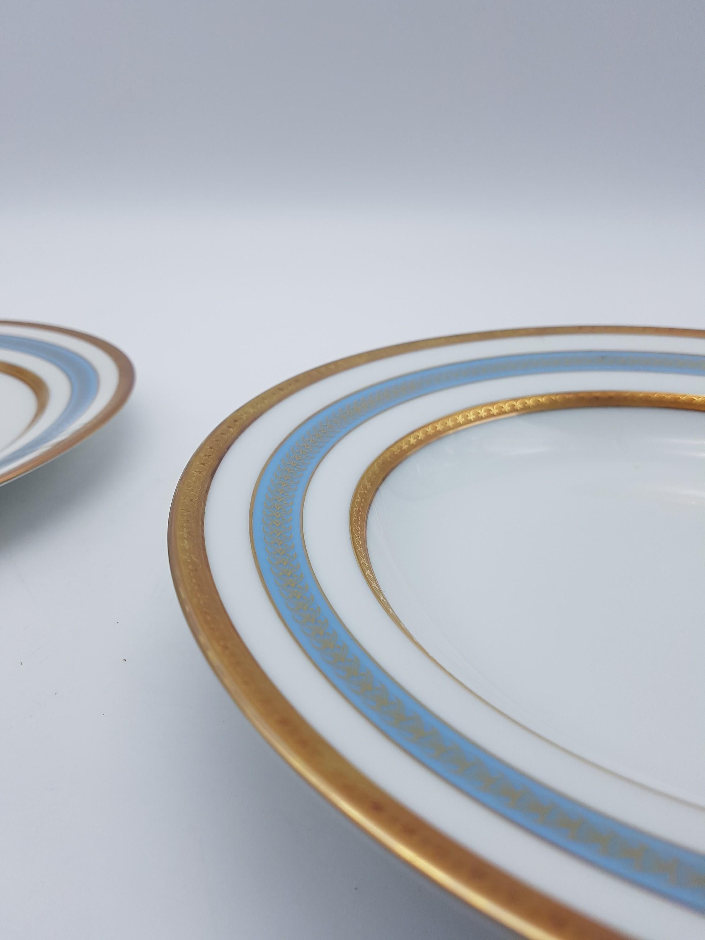 Heinrich Bavaria Porcelain Dinner Service, 18-Piece Gold Rimmed Bone China Set For Sale 4