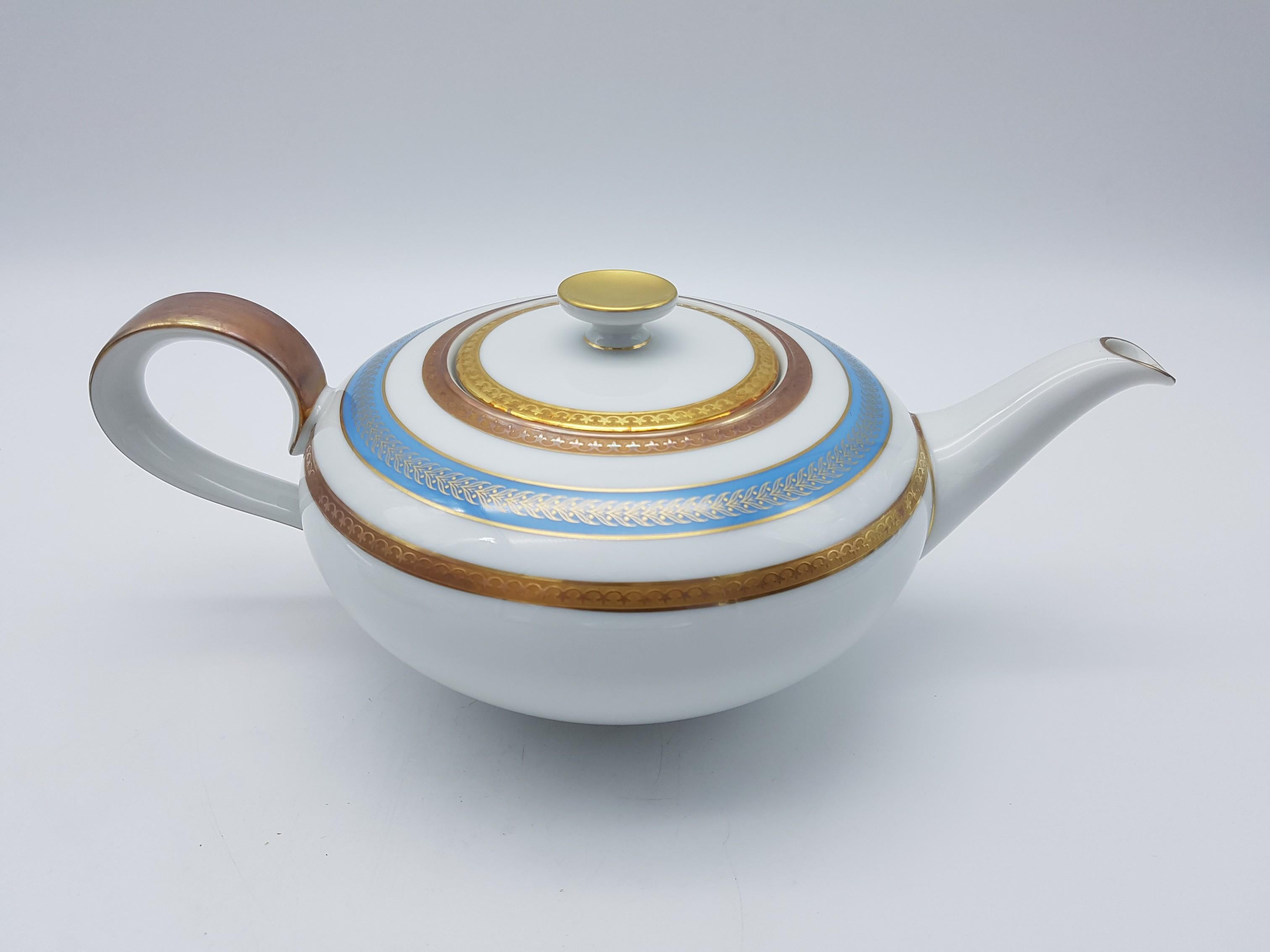 German Heinrich Bavaria Porcelain Tea-Set, 14-Piece Gold Rimmed Bone China Set For Sale