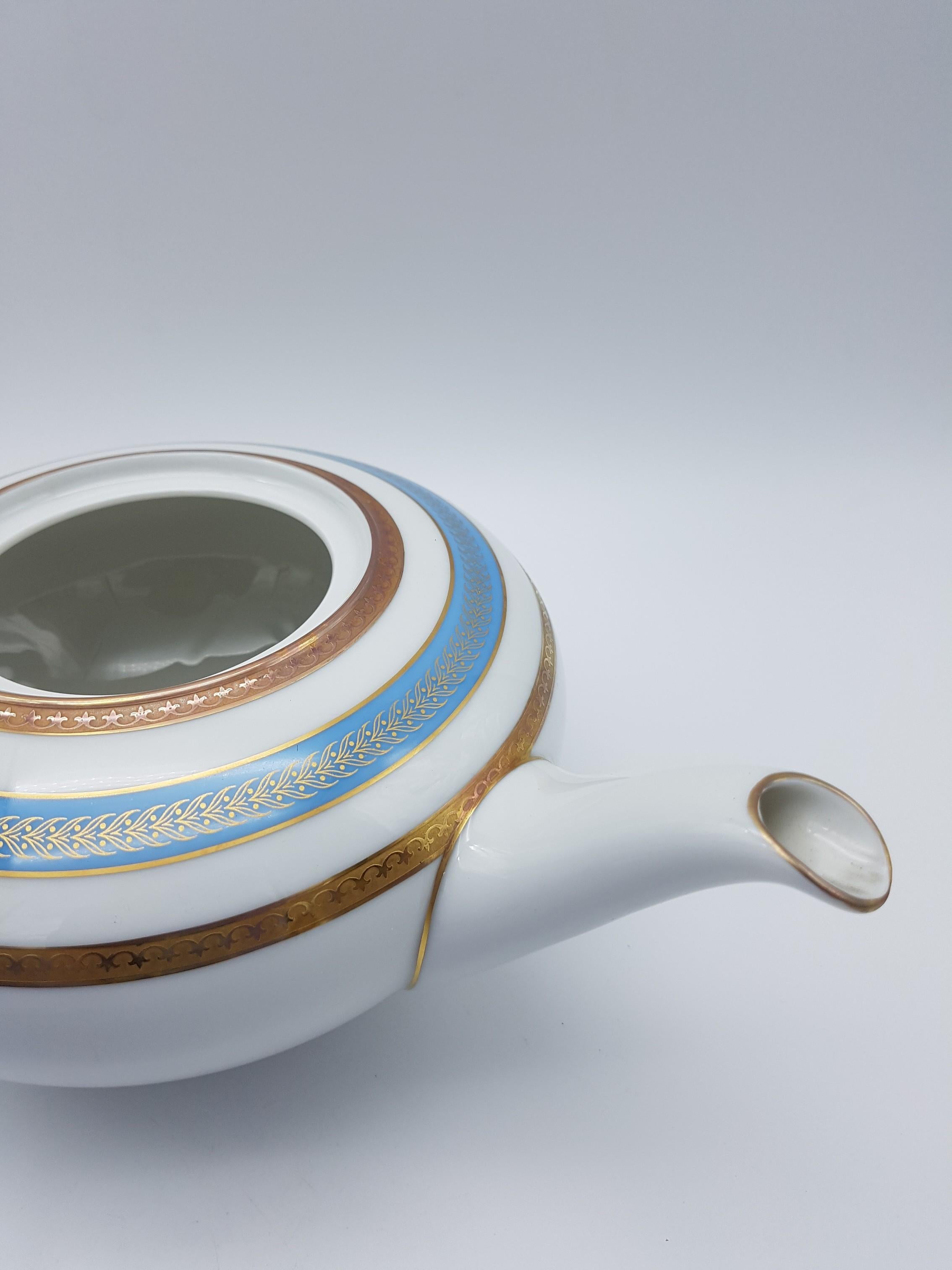 Mid-20th Century Heinrich Bavaria Porcelain Tea-Set, 14-Piece Gold Rimmed Bone China Set For Sale