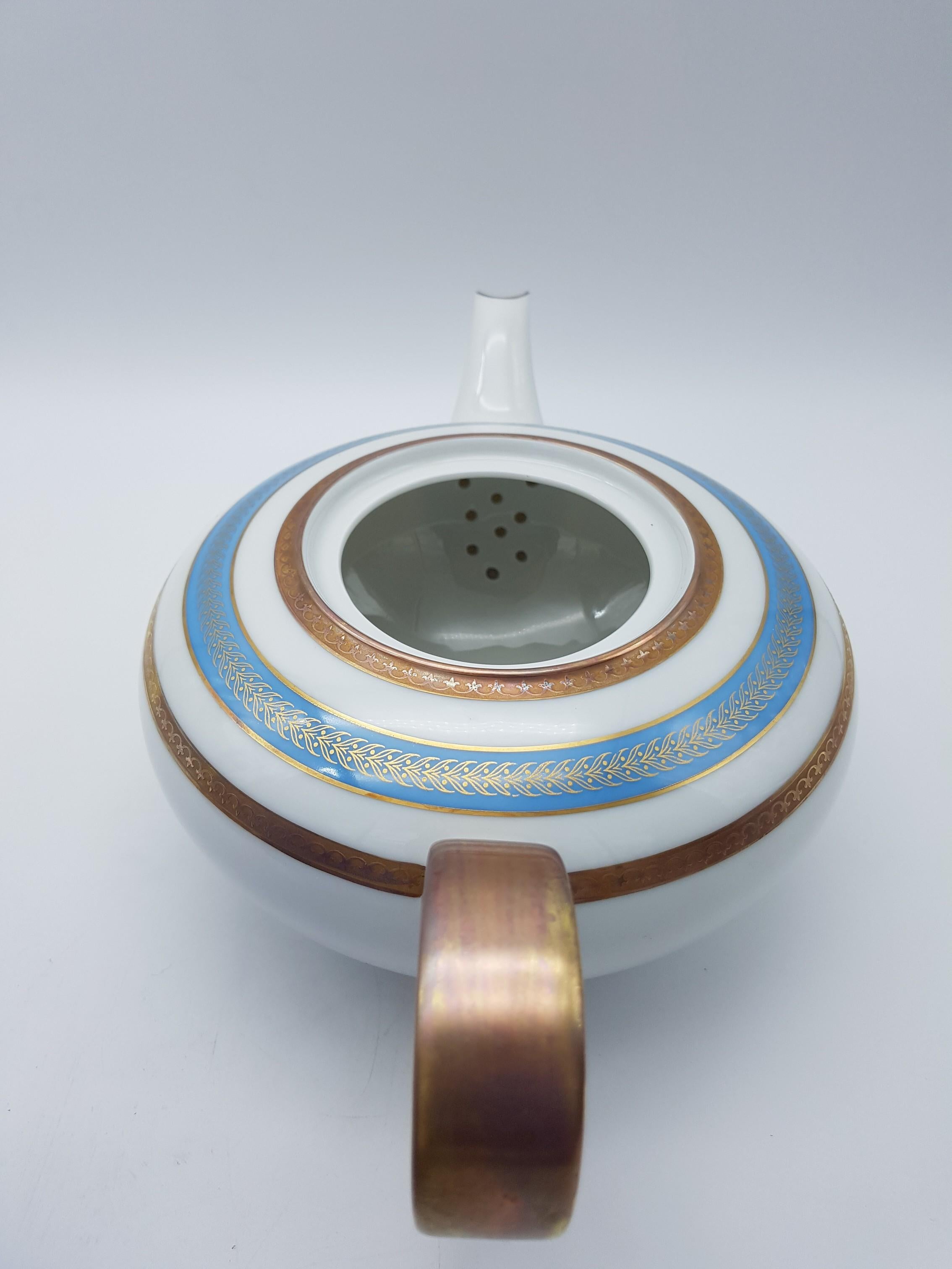 Heinrich Bavaria Porcelain Tea-Set, 14-Piece Gold Rimmed Bone China Set For Sale 1