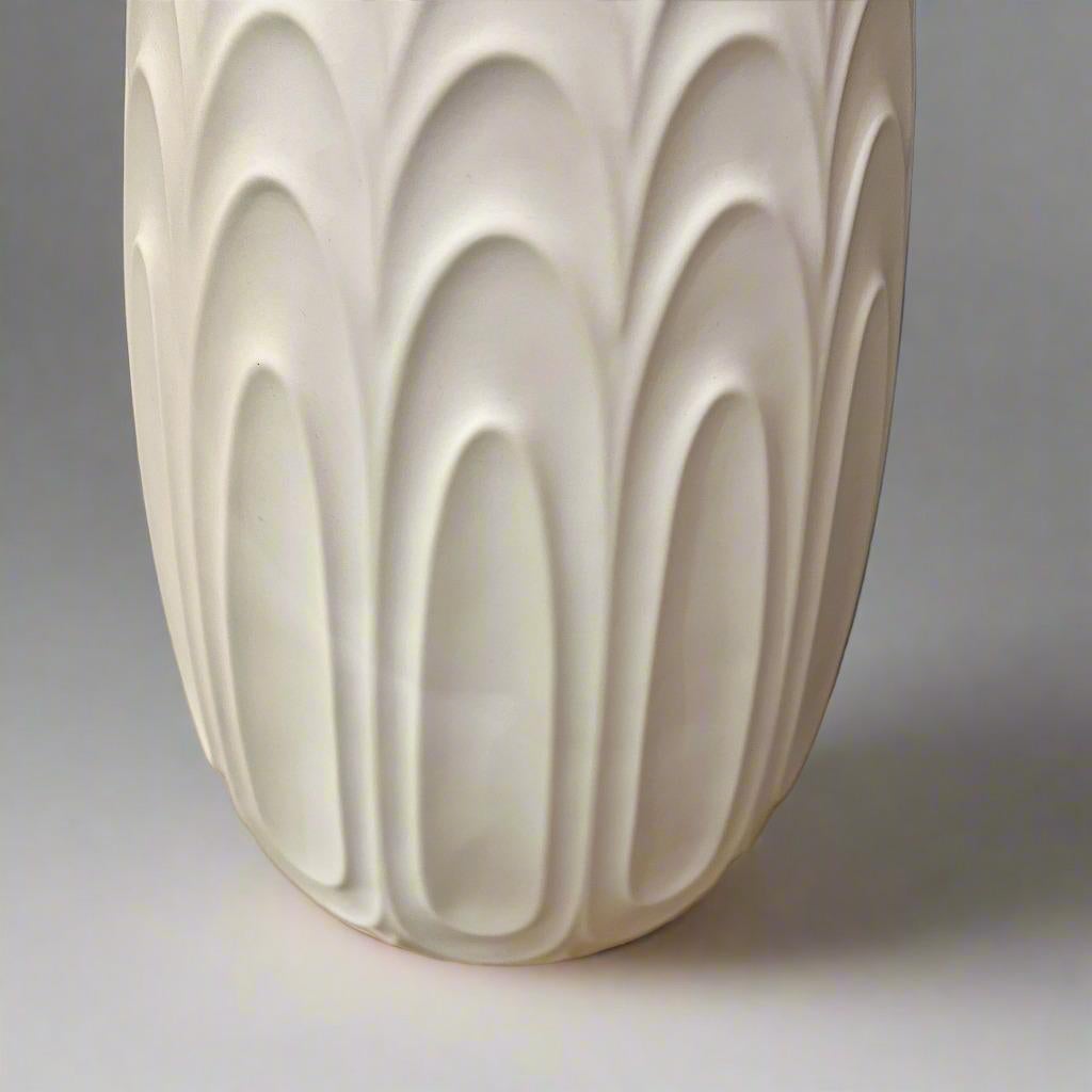 Vaso in porcellana di bisquit Heinrich Germania 1960 In condizioni buone in vendita a New York, NY