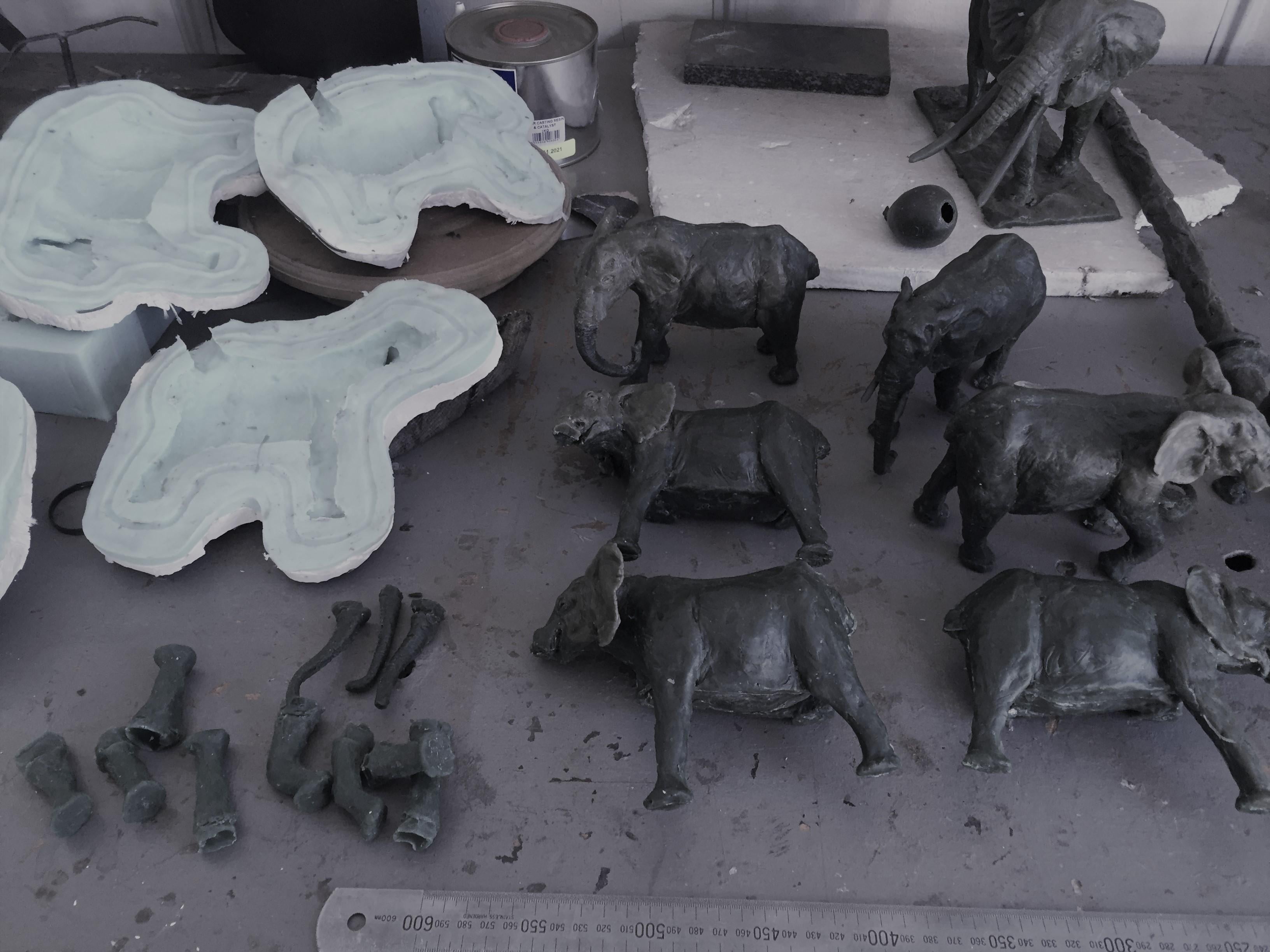 Elefantenherd – Bronzeskulptur – limitierte Auflage im Angebot 8