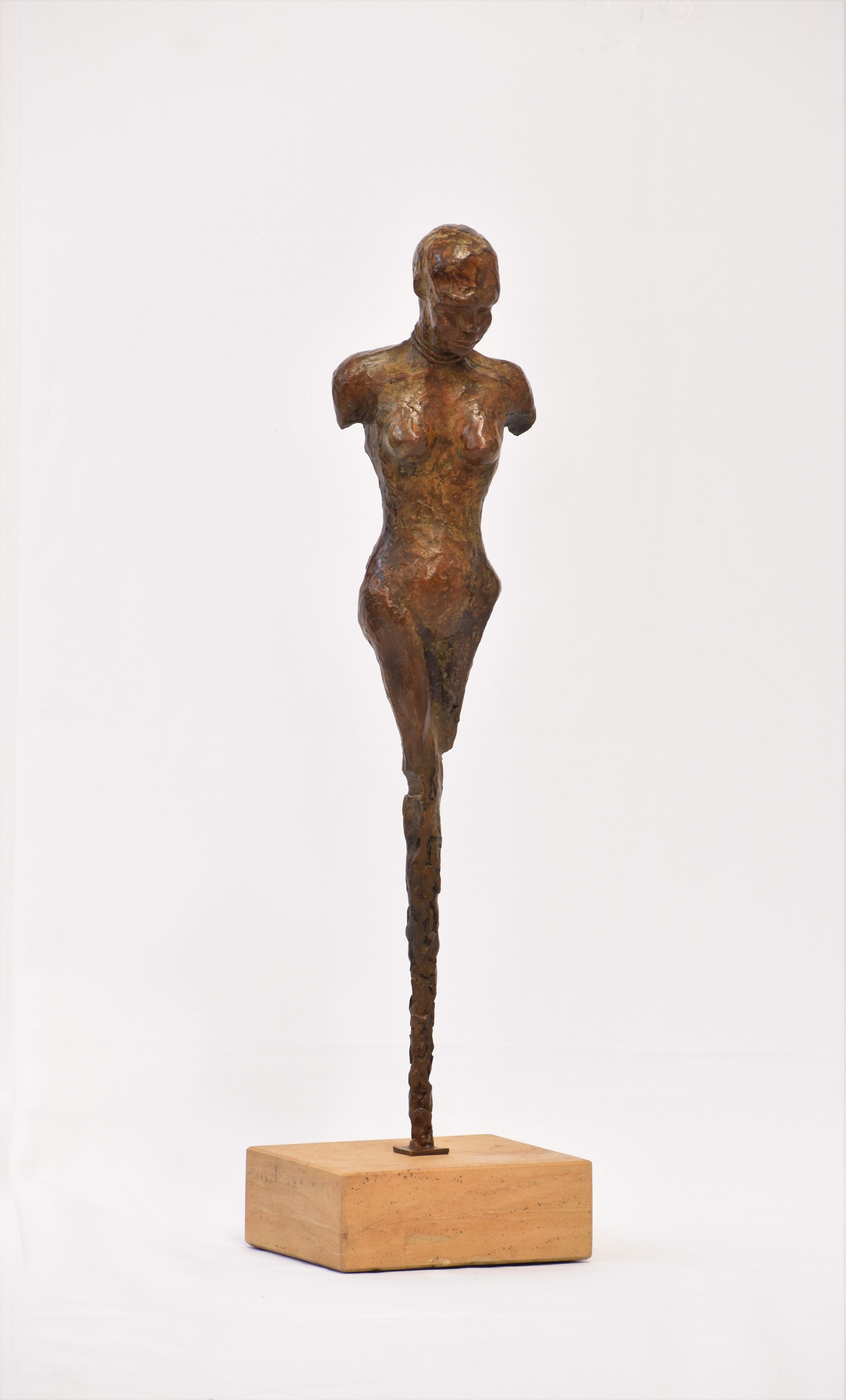 Jeune femme - Nu abstrait en bronze - Édition limitée - Or Abstract Sculpture par Heinrich Filter